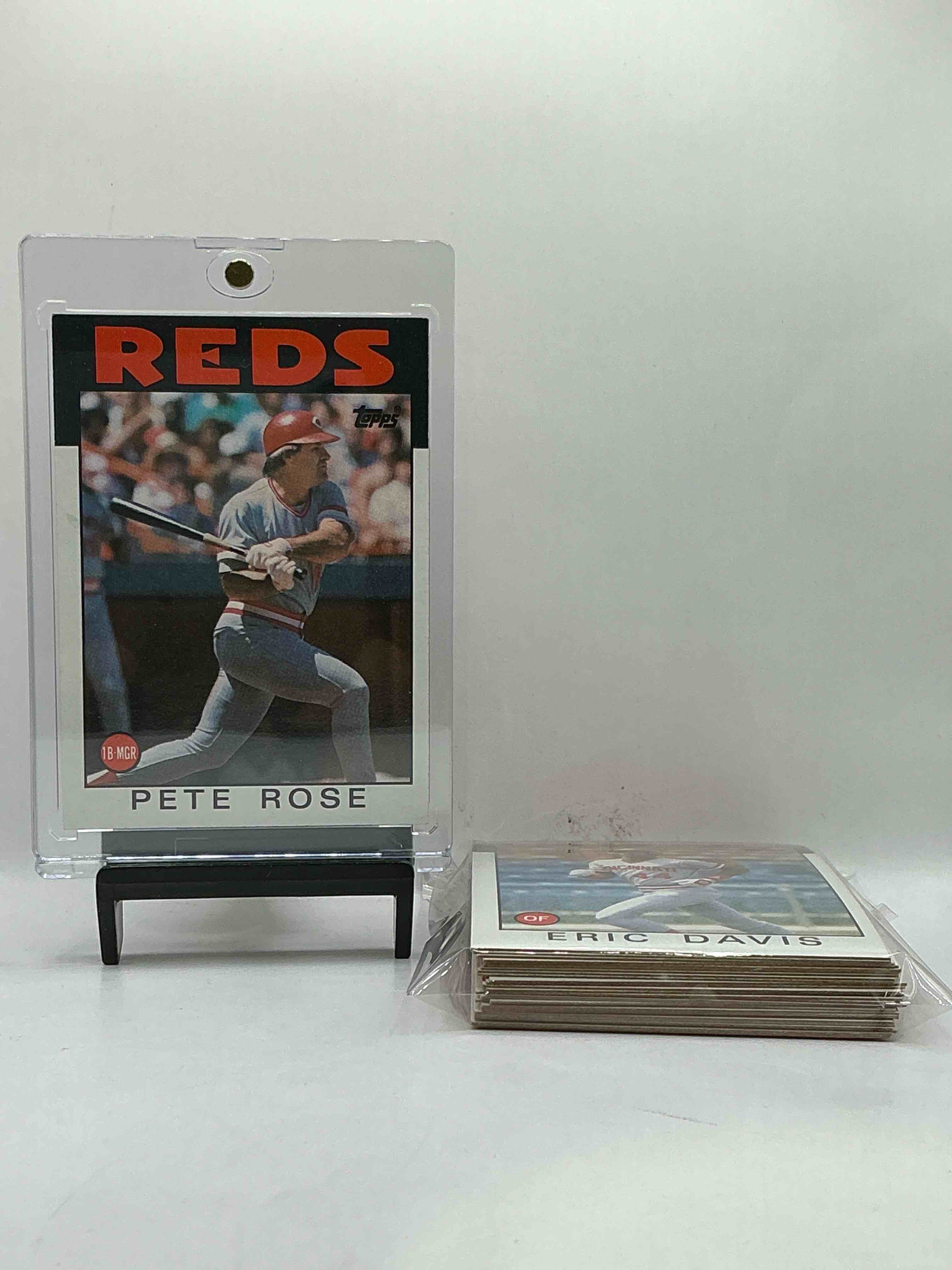 1986 Topps Baseball REDS Complete Set! 28 Card Reds Set, Including Multiple Pete Rose Cards! Legends Like Pete Rose, Eric Davis & So Many More! Perfect For Any Reds Fan! These Cards Are Rare & Hard To Come By!
