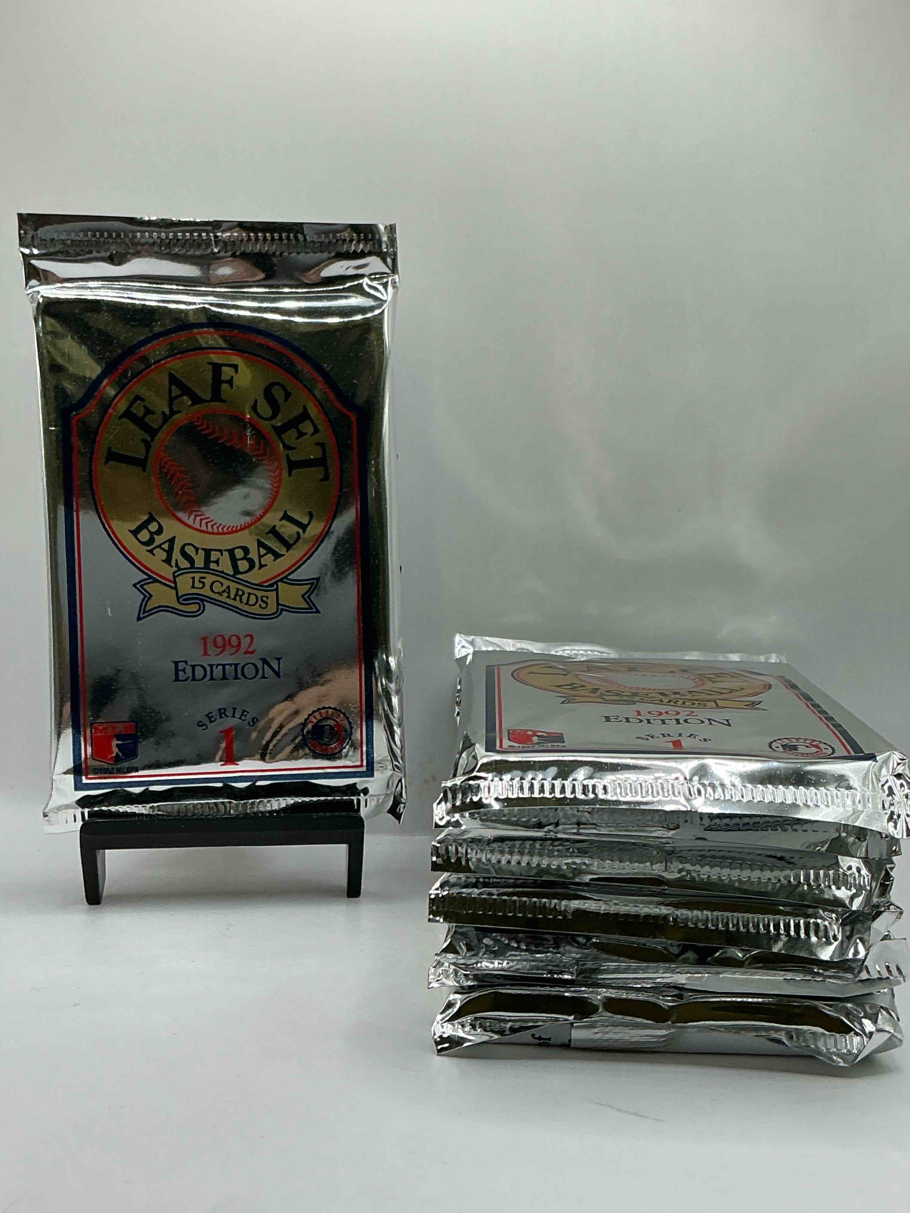 1992 Leaf Baseball Sealed Card Pack, Direct From Original Sealed Retail Case!Search For Jeff Kent Rookie #445 (PSA 10 Value $200), Early Ken Griffey Jr. & So Much More! This Year Sought After By Collectors For Its Gold Leaf Inserts. Hard To Find!