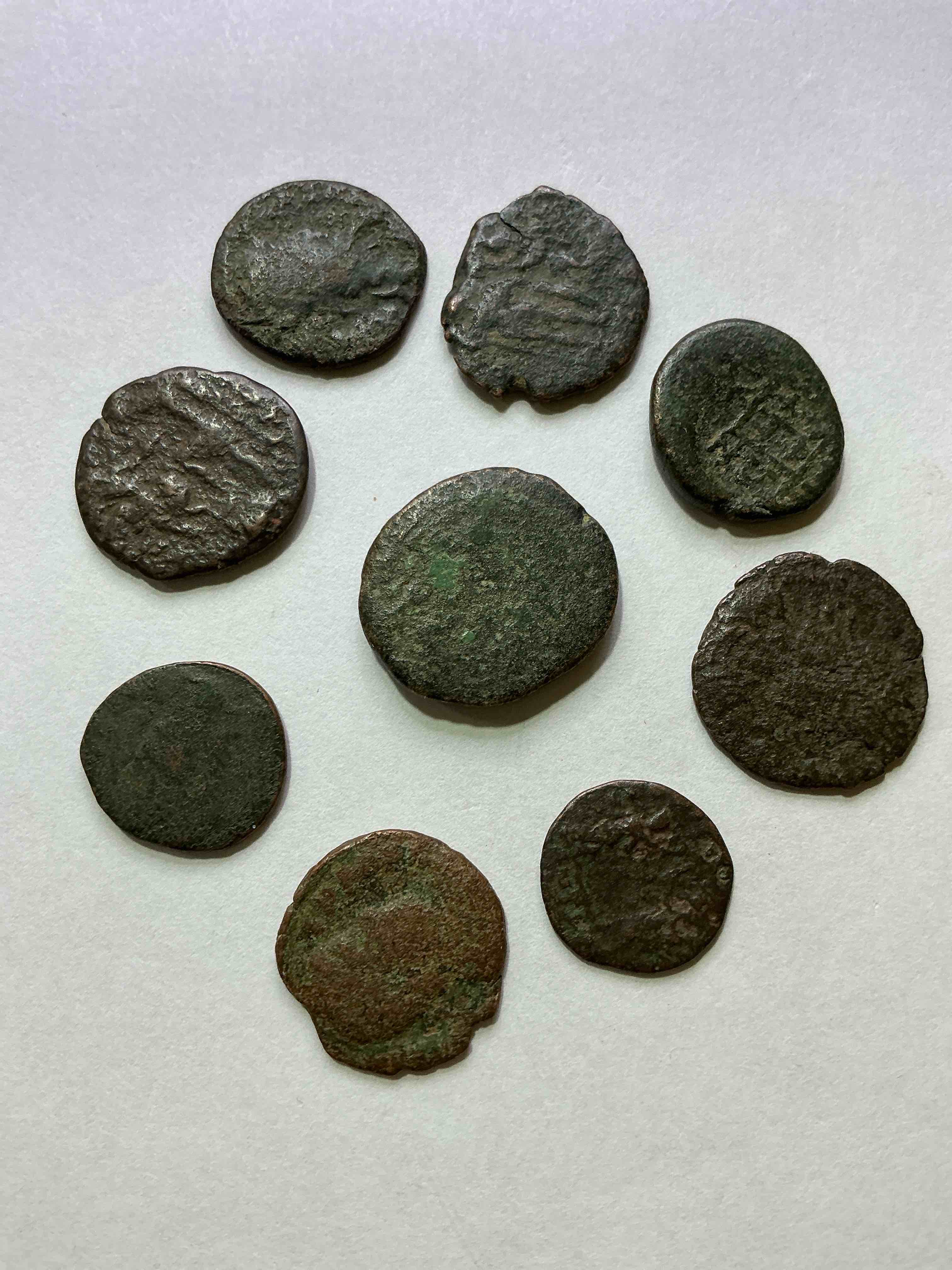 Ancient Roman Coins! 1,600-1700 YEARS OLD Approximately! Check Out These Amazing Authentic Pieces Of History, Ancient Roman Bronze Coins From The Approx 300 to 400 A.D Era... Serious Pieces Of History & Serious Colléctor Items! Own Authentic Pieces Of Ancient History!
