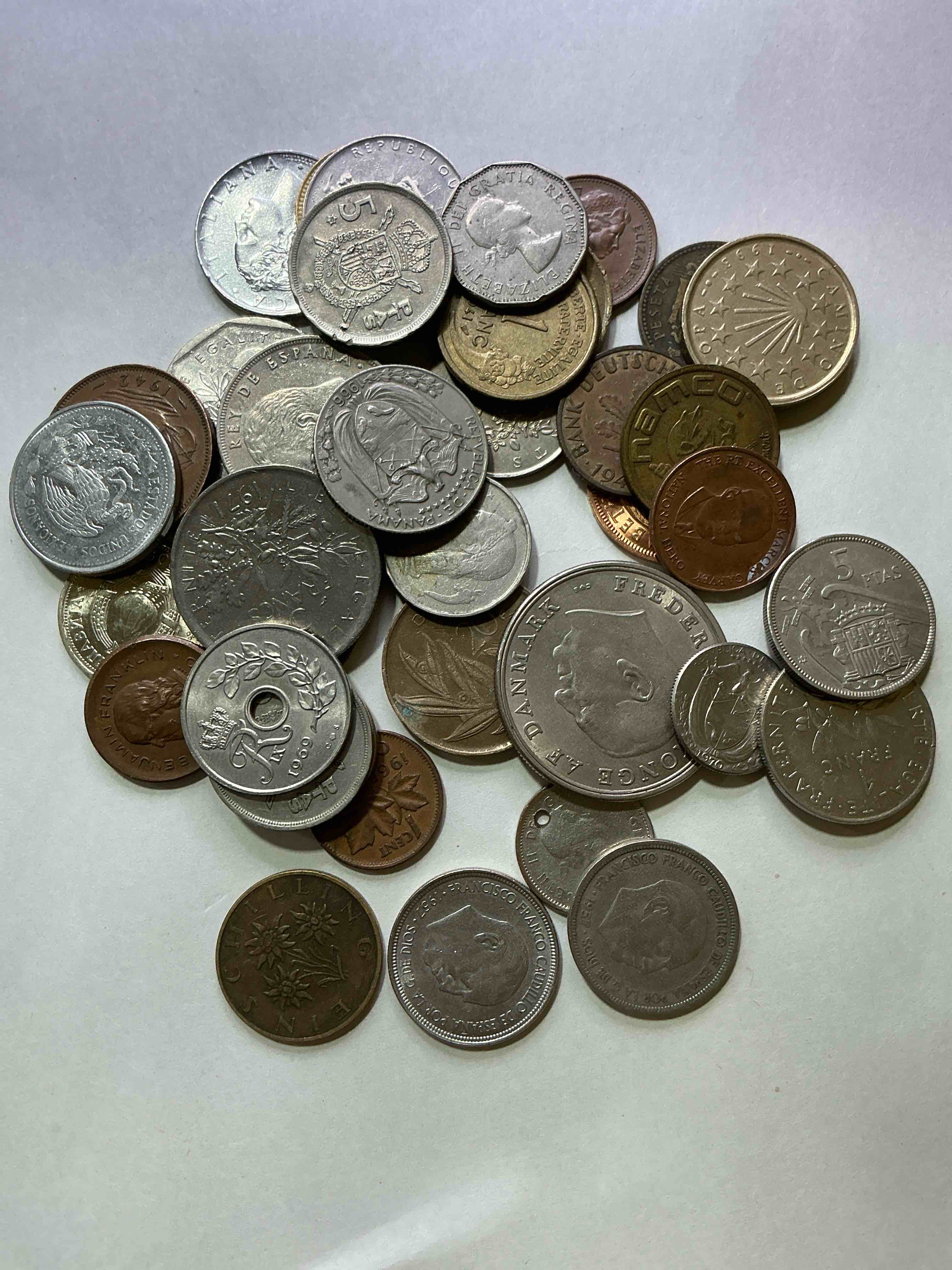 World Coins, Antique & Vintage! Each Lot Is Unique! Many Different Years, Countries, Sizes & Exotic Places. This Cool Collection Of Antique Coins From Around The World Is Loads Of Fun! Have Fun Identifying Each Coin & Country As A Great Educational Tool! A Great Investment Too!