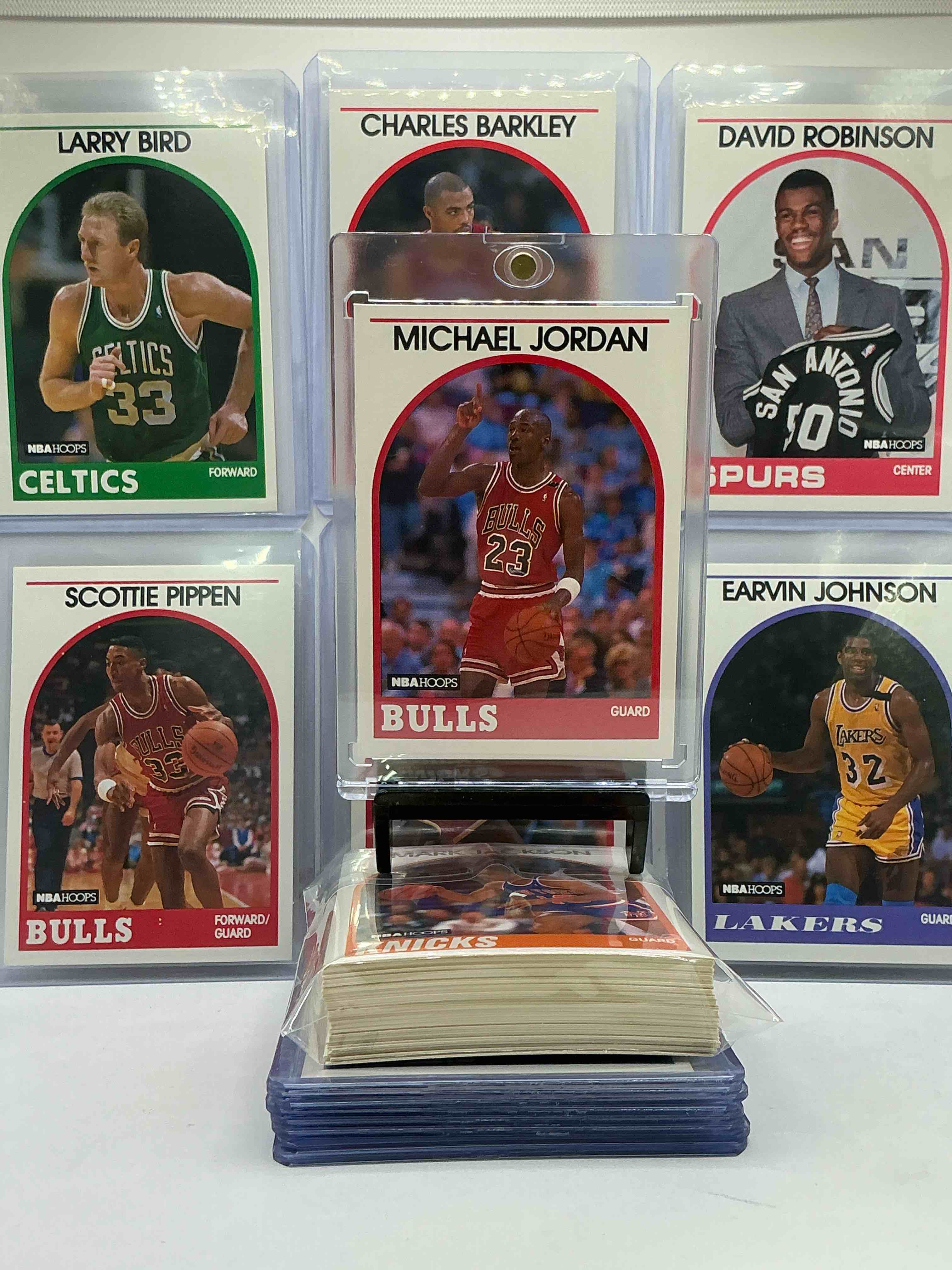 1989 NBA Basketball! David Robinson Rookie! 1989 NBA Card Combo! The BEST Cards From The Year! Michael Jordan, Magic Johnson, Larry Bird, Scottie Pippen, Charles Barkley, John Stockton, Reggie Miller, Isiah Thomas, Akeem Olajuwon, Clyde Drexler, Karl Malone & So Many More! 50 Card Lot! All Stars, Hall Of Famers, Champions & More, The Perfect Mix Of Miscellaneous '89 NBA Variety!