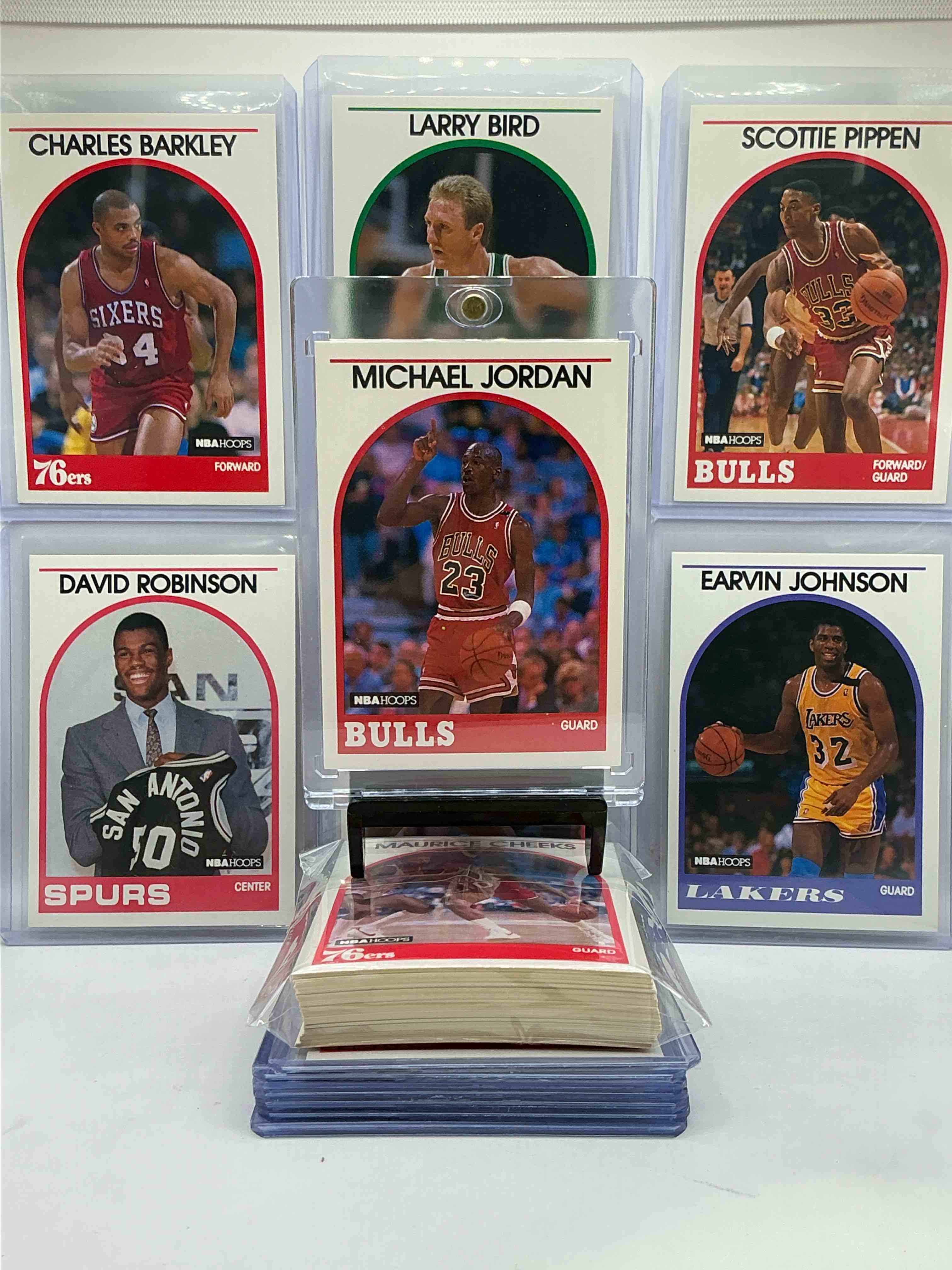 1989 NBA Basketball! David Robinson Rookie! 1989 NBA Card Combo! The BEST Cards From The Year! Michael Jordan, Magic Johnson, Larry Bird, Scottie Pippen, Charles Barkley, John Stockton, Reggie Miller, Isiah Thomas, Akeem Olajuwon, Clyde Drexler, Karl Malone & So Many More! 50 Card Lot! All Stars, Hall Of Famers, Champions & More, The Perfect Mix Of Miscellaneous '89 NBA Variety!