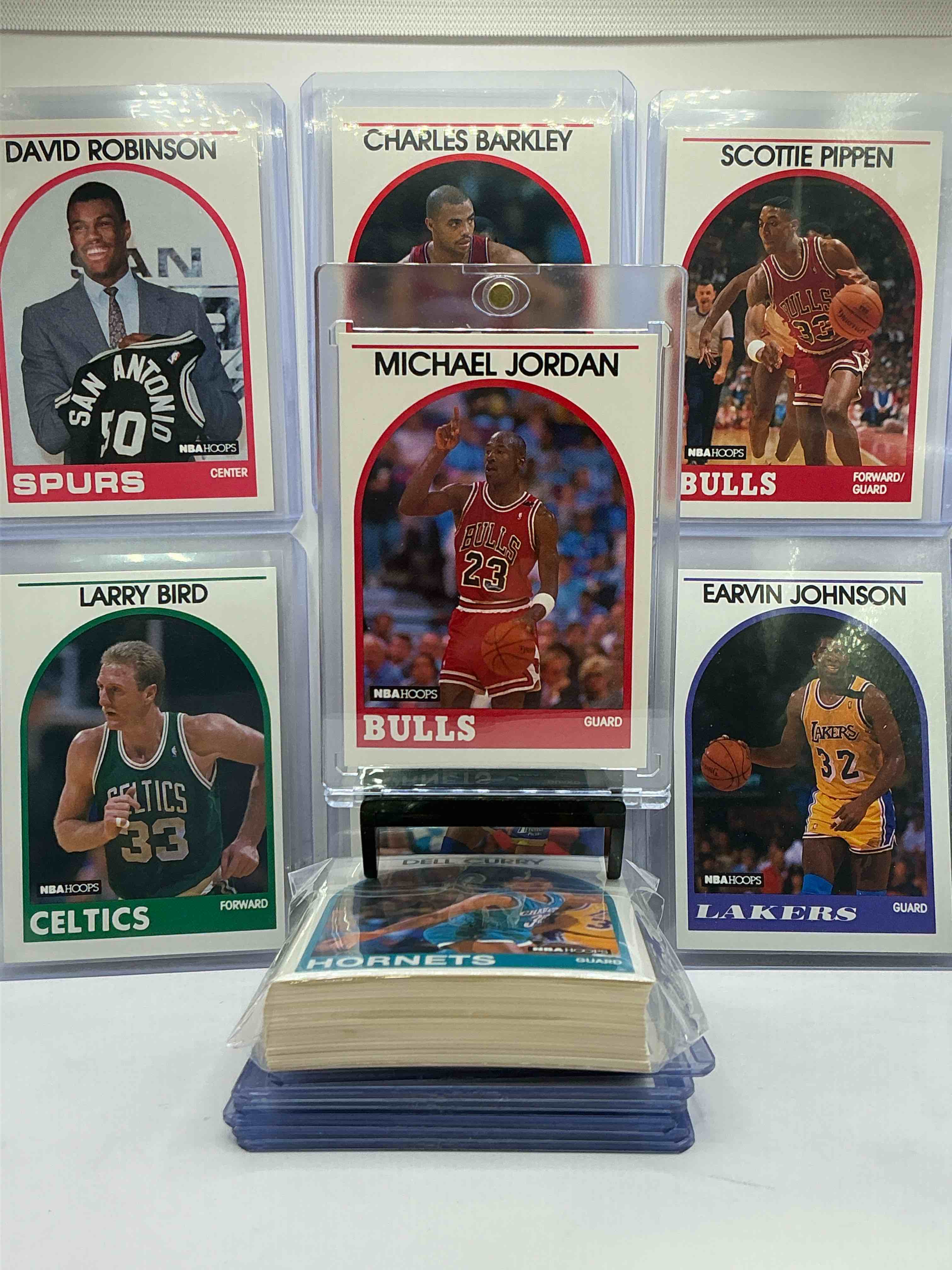 1989 NBA Basketball! David Robinson Rookie! 1989 NBA Card Combo! The BEST Cards From The Year! Michael Jordan, Magic Johnson, Larry Bird, Scottie Pippen, Charles Barkley, John Stockton, Reggie Miller, Isiah Thomas, Akeem Olajuwon, Clyde Drexler, Karl Malone & So Many More! 50 Card Lot! All Stars, Hall Of Famers, Champions & More, The Perfect Mix Of Miscellaneous '89 NBA Variety!