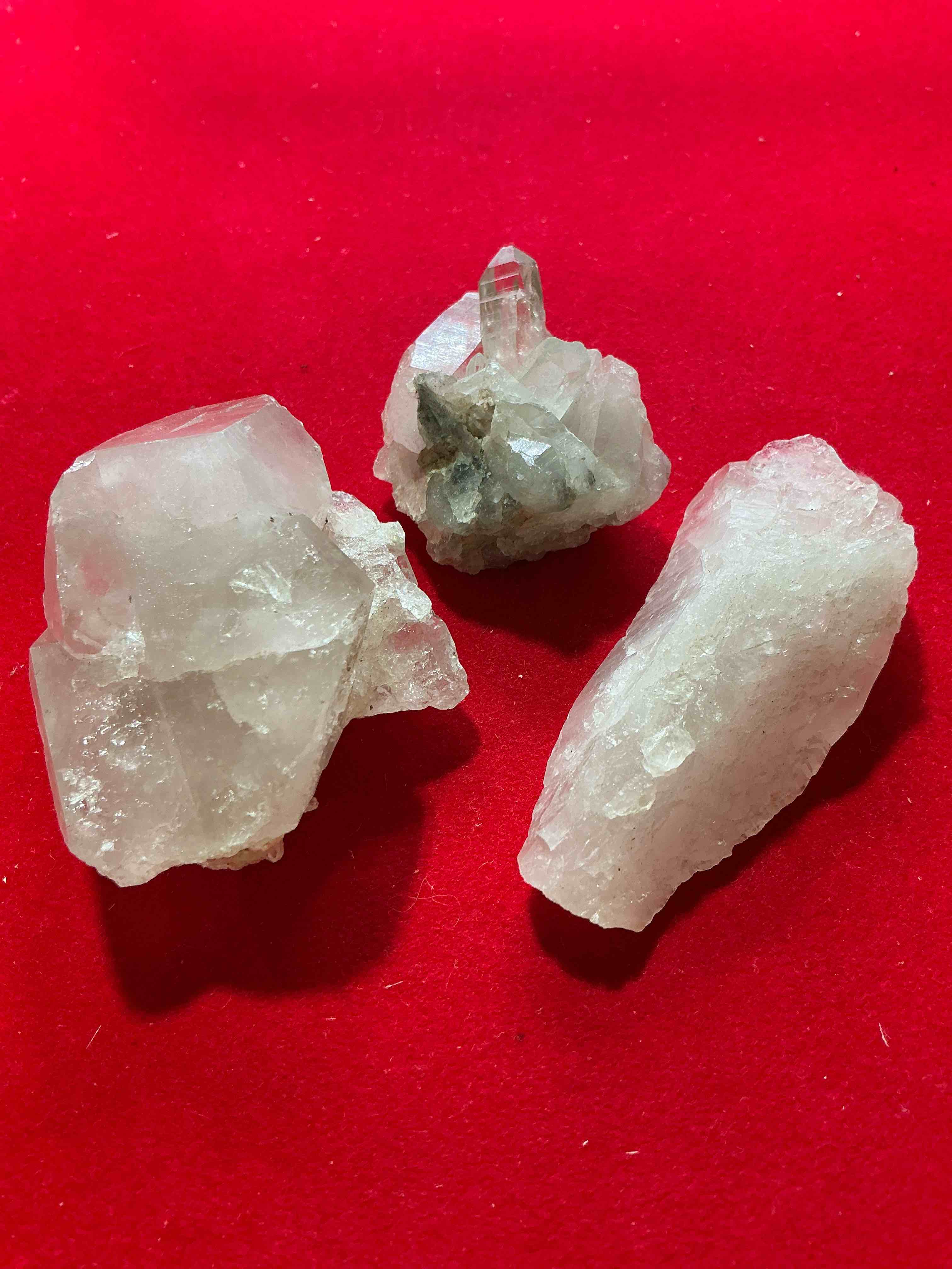 Genuine Quartz Pieces! Authentic Large, Beautiful Quartz Pieces! Quartz Is Believed To Have Many Healing Properties & Can Be Used For A Variety Of Cool Projects! 