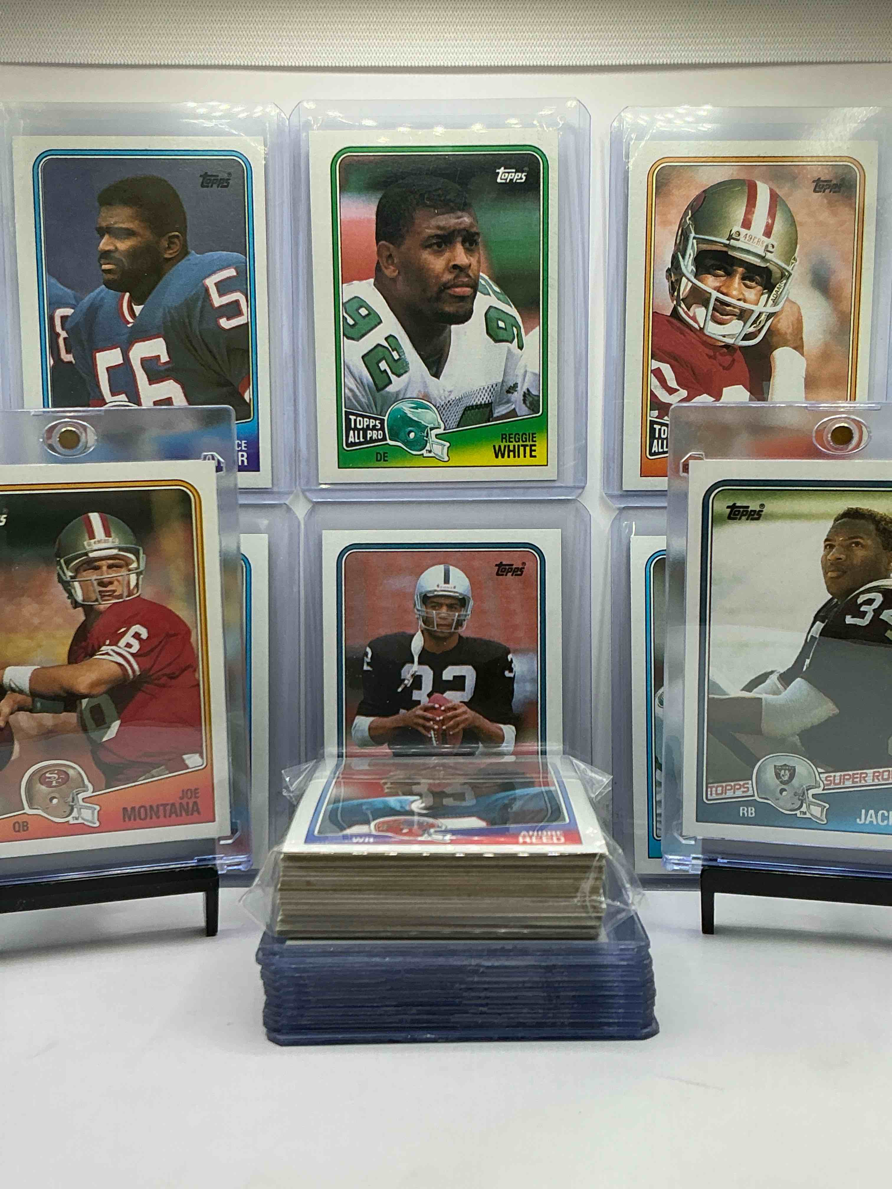 bo jackson rookie! 1988 topps football 50 card lot! the biggest names from the era! jerry rice, joe montana, dan marino, john elway, lawrence taylor & more! perfect for any 80’s baseball fan… with insane bo jackson rookie card! wow!