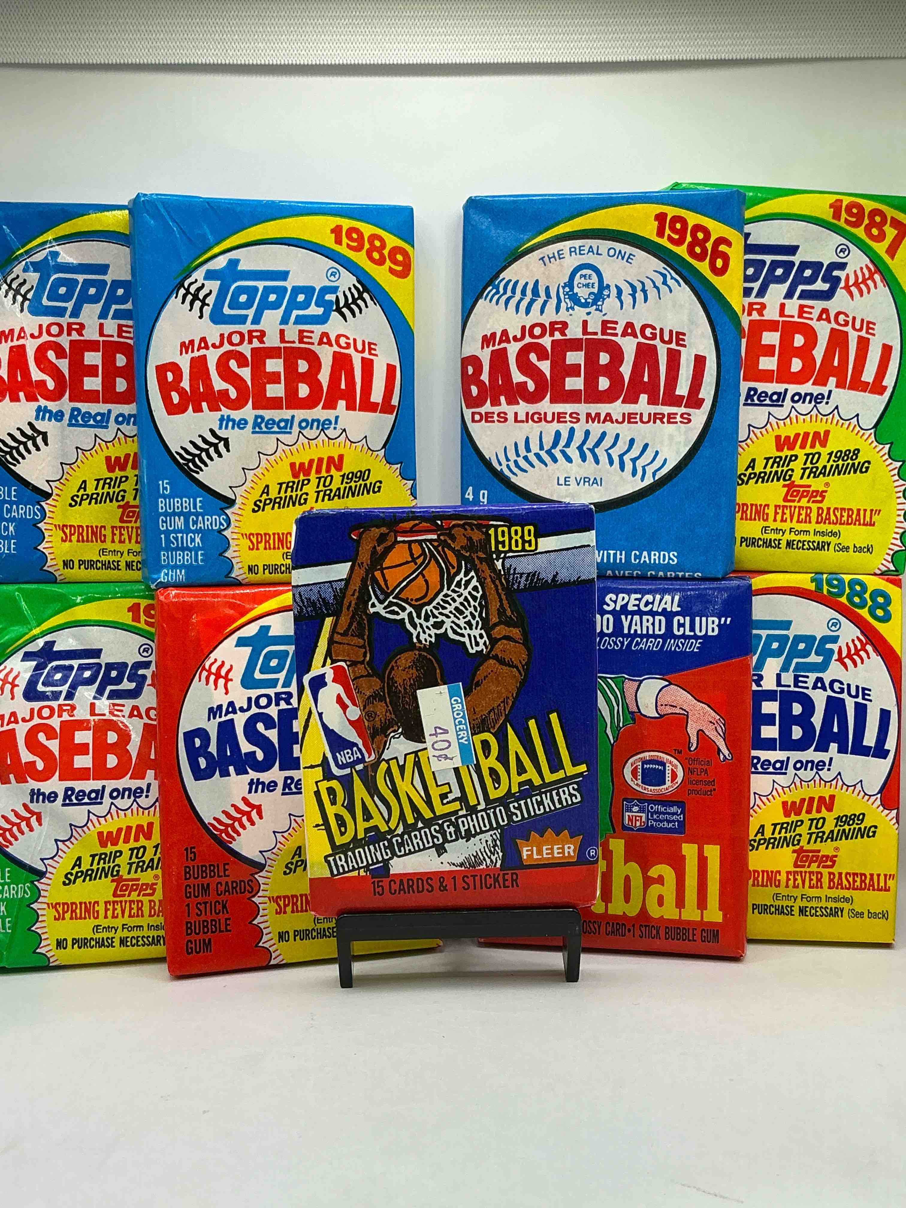 1989 basketball! what!? 80’s sports fans! the perfect christmas gift! this rare collection of 80’s wax packs are perfect for any sports fans! baseball & football packs! including the ultra rare 1987 football wax packs… which could have some insane cards inside! 80’s baseball, basketball& football!