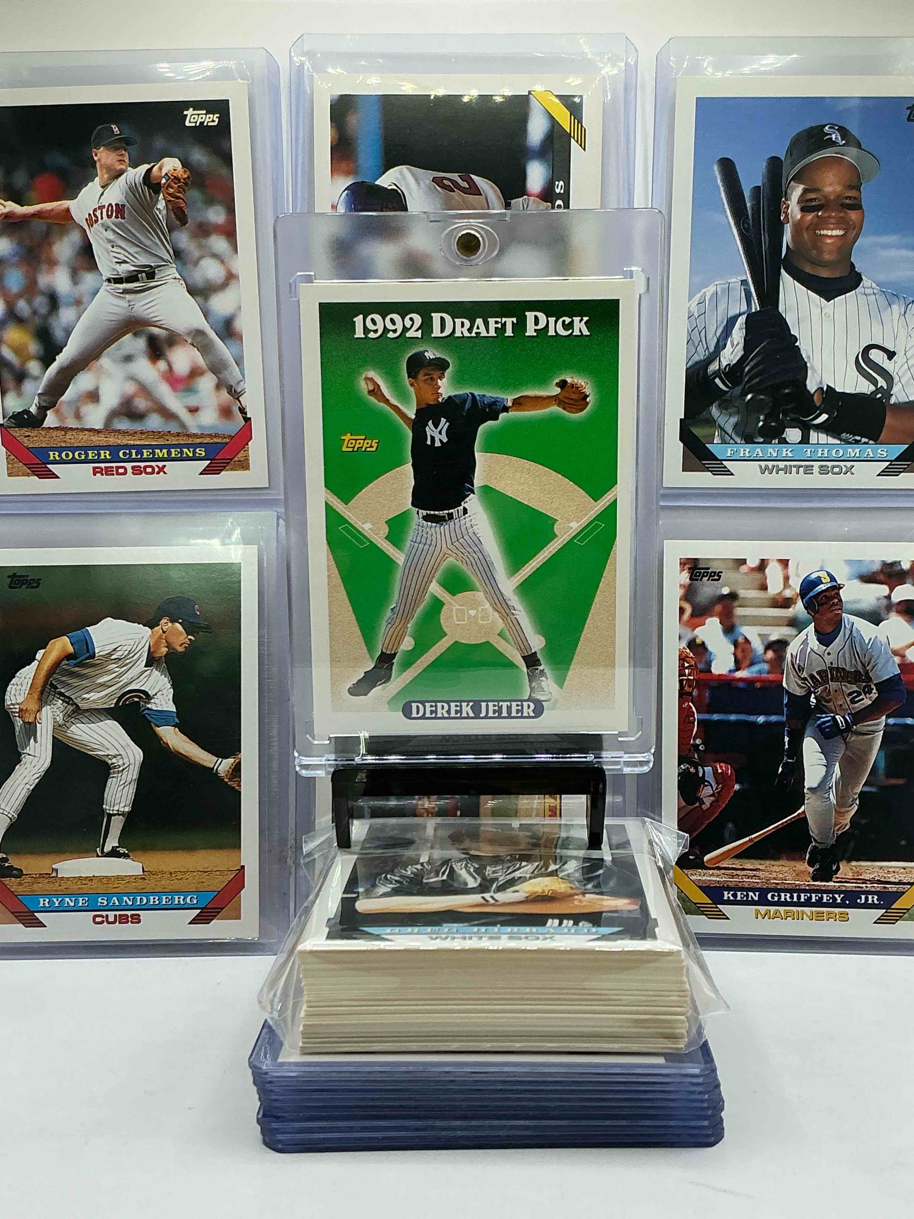 Derek Jeter Rookie! WOW… 1993 Topps Baseball 50 Card Lot! Derek Jeter Rookie… Along With Legends, Heroes, All Stars, Hall Of Famers, Rookies & More! Ken Griffey Jr, Deion Sanders, Kirby Puckett, Bo Jackson, Rickey Henderson, Ryne Sandberg, Tom Glavine, Barry Bonds, Greg Maddux, Frank Thomas & More! 50 Card Baseball!