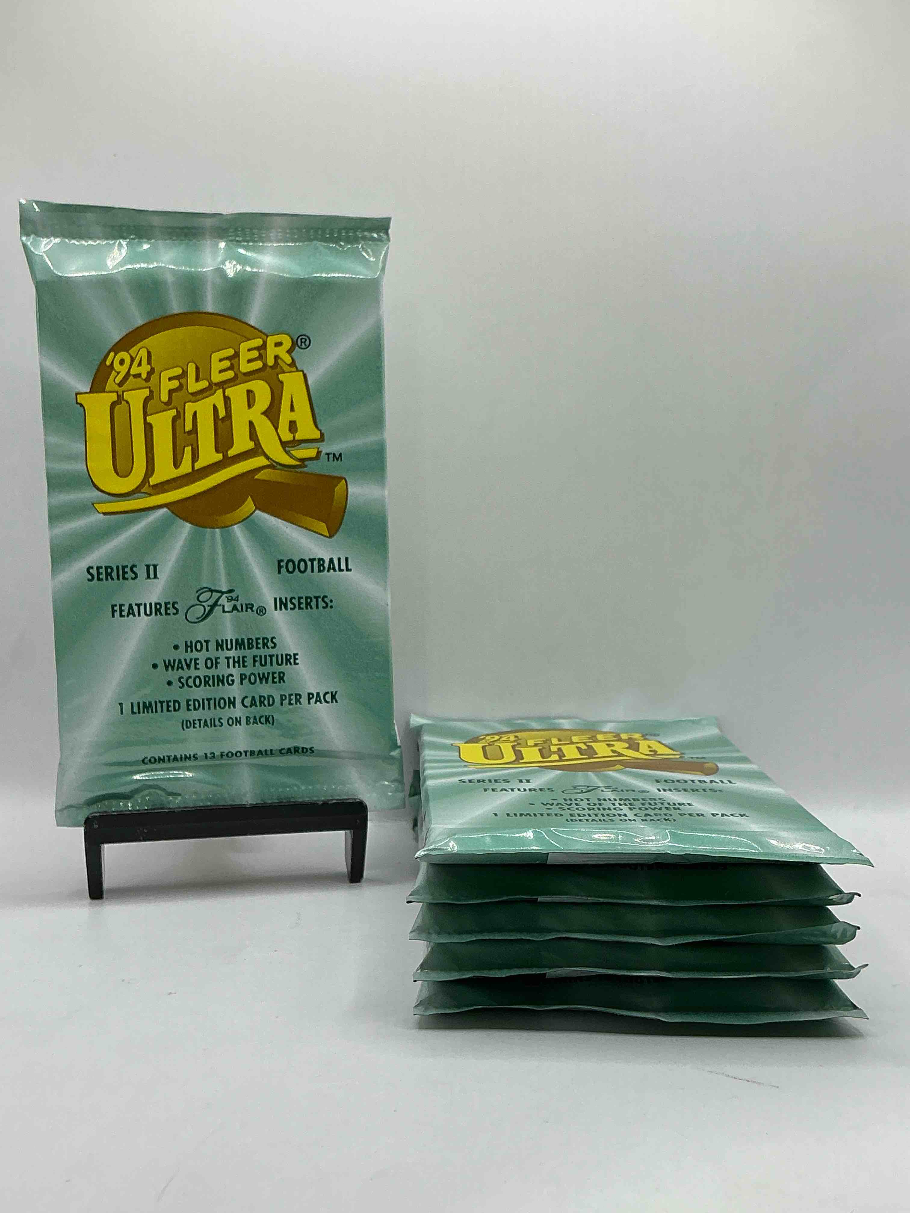 1994 Fleer Ultra Football Packs! Series II Unopened Packs! Look For Rare “Flair” Inserts Like Hot Numbers, Wave Of The Future, Scoring Power & More! Possible Rice, Montana, Elway & More!