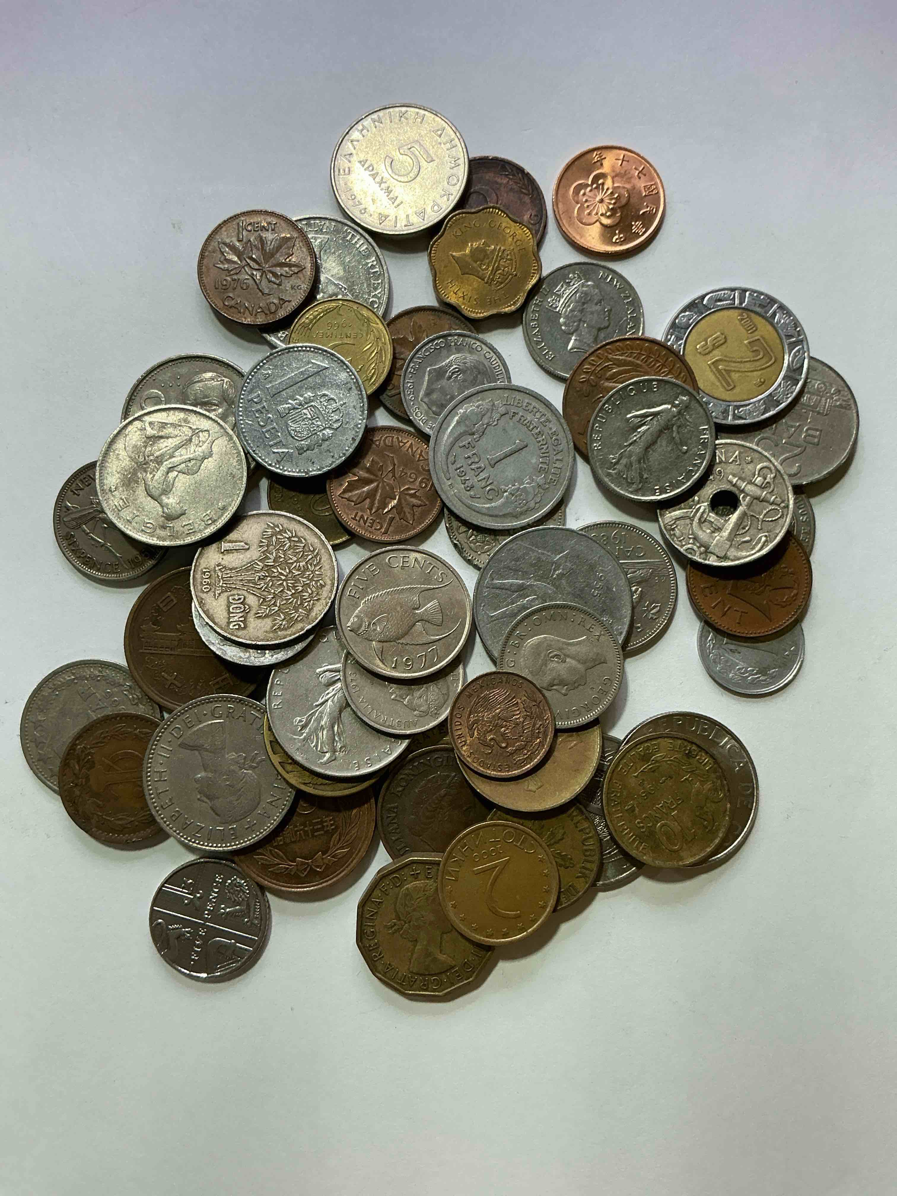 World Coins, Antique & Vintage! Each Lot Is Unique! Many Different Years, Countries, Sizes & Exotic Places. This Cool Collection Of Antique Coins From Around The World Is Loads Of Fun! Have Fun Identifying Each Coin & Country As A Great Educational Tool! A Great Investment Too!