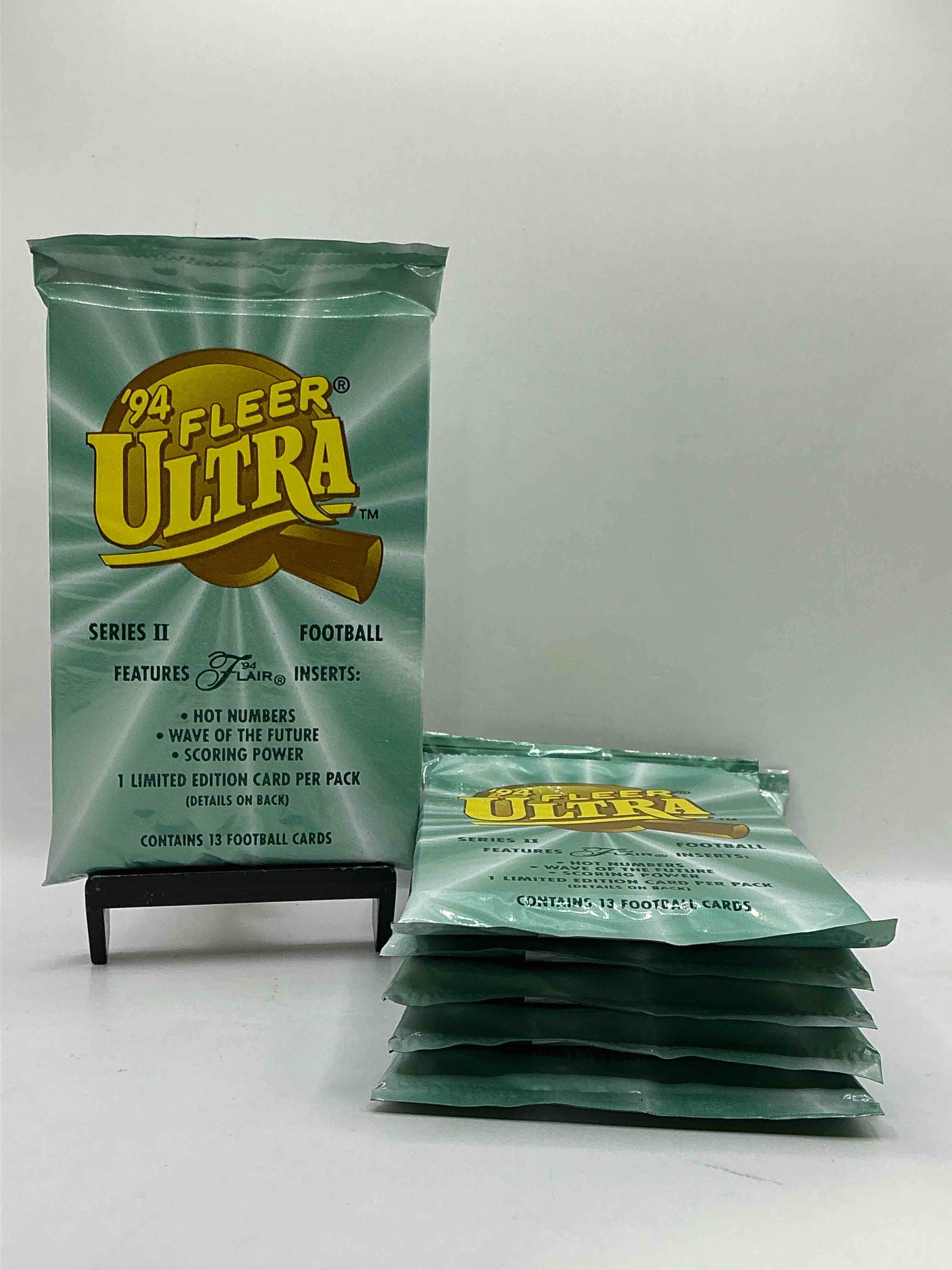 1994 Fleer Ultra Football Packs! Series II Unopened Packs! Look For Rare “Flair” Inserts Like Hot Numbers, Wave Of The Future, Scoring Power & More! Possible Rice, Montana, Elway & More!