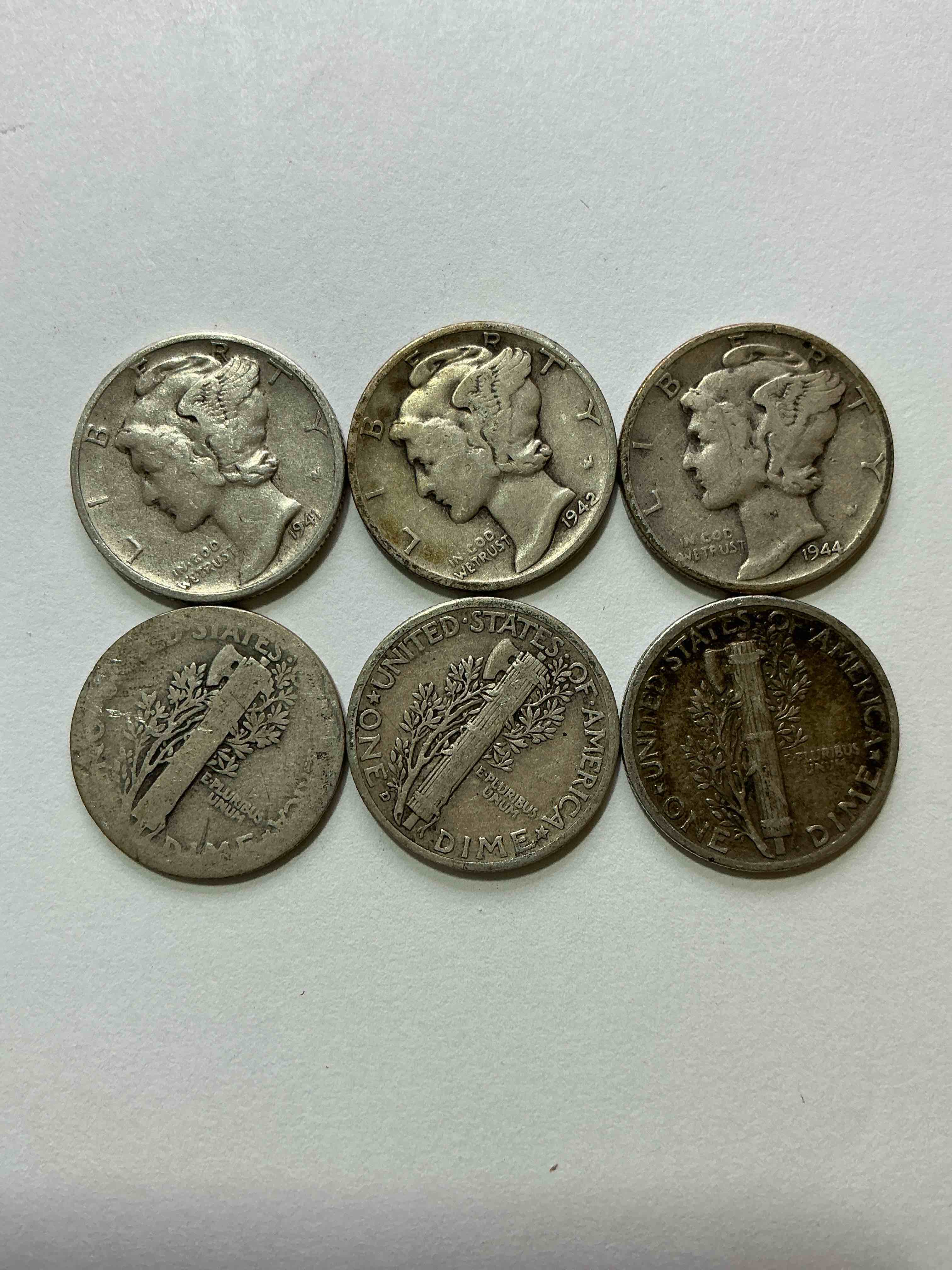 Antique U.S. Pure Fine Silver Mercury Dimes! Silver Mercury Dimes Were Minted From 1916-1945 & Have Become Serious Collector Items! Check Out These Awesome Examples, All In Nice, Circulated Condition With Visible Dates & Varying Years! Rare To Have Visible Dates! Makes For A Great Investment In Precious Metals, Mercury Dimes Are 90% Pure Fine Silver! They Don't Make Em' Like This Anymore!