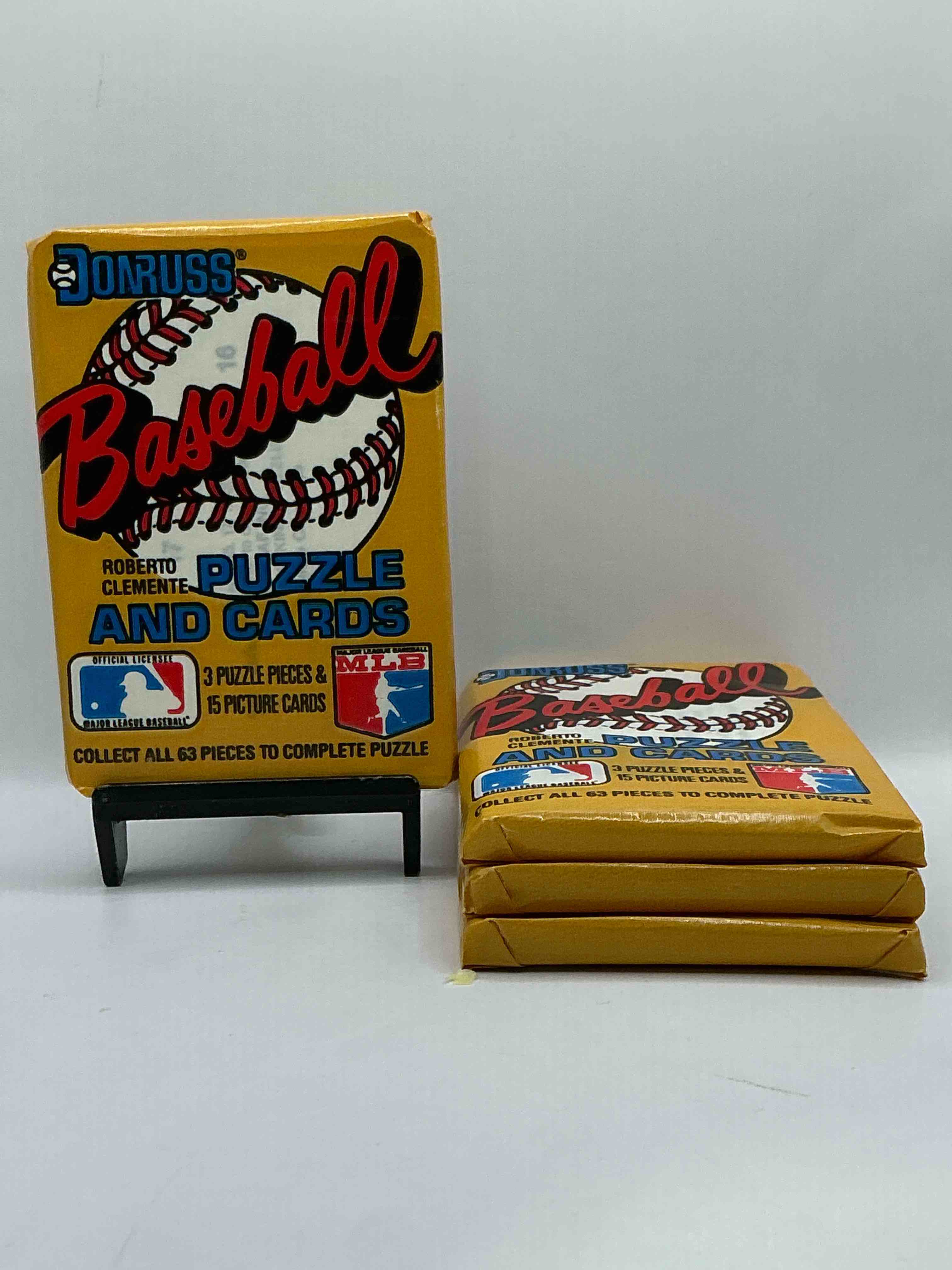 Absolutely Fully Loaded! 1987 Donruss Baseball Unopened Collectible Sports Trading Card Wax Pack, Direct From Original Retail Case. This Year Is Loaded With Rookies! Search For Rookies From Greg Maddox (PSA 10 Value $200+), Barry Bonds (PSA 10 Value $150+), Bo Jackson (PSA 10 Value $175+), Mark McGwire Rated Rookie & More! These Packs Are Drying Up & Getting Very Hard To Find!