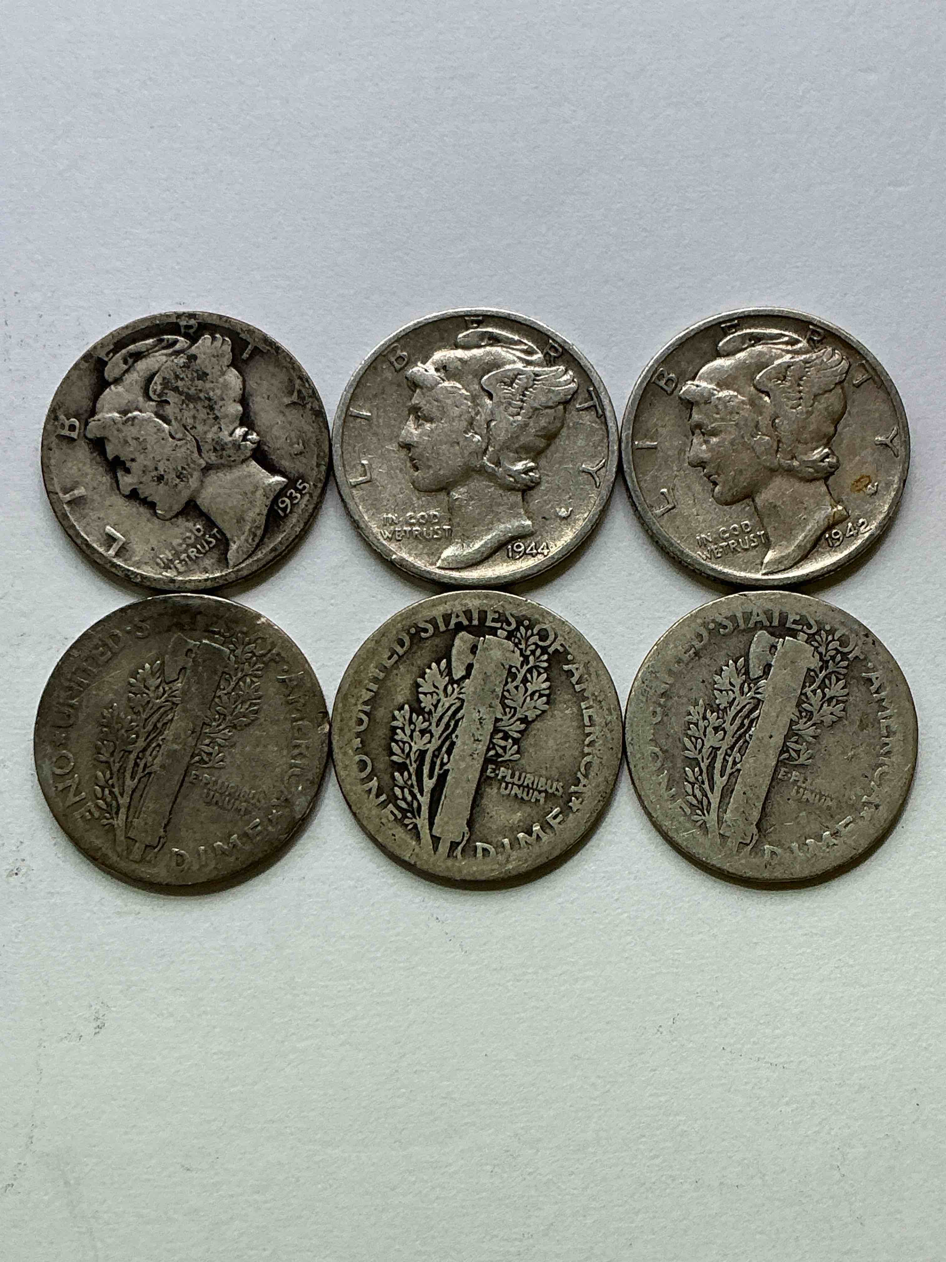 Antique U.S. Pure Fine Silver Mercury Dimes! Silver Mercury Dimes Were Minted From 1916-1945 & Have Become Serious Collector Items! Check Out These Awesome Examples, All In Nice, Circulated Condition With Visible Dates & Varying Years! Rare To Have Visible Dates! Makes For A Great Investment In Precious Metals, Mercury Dimes Are 90% Pure Fine Silver! They Don't Make Em' Like This Anymore!
