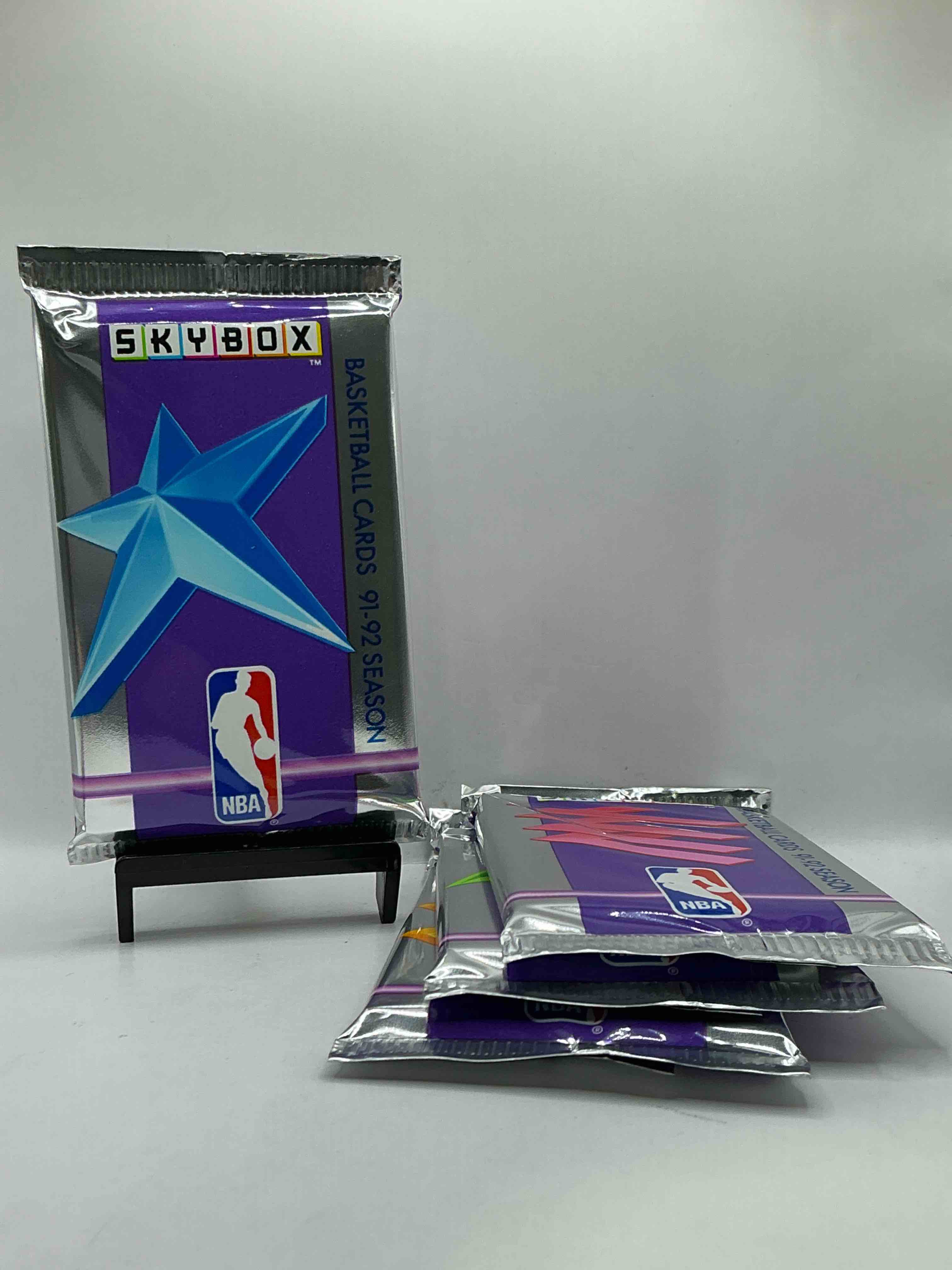 Basketball Wow! Rare 1991/92 NBA Skybox Sealed Sports Collectible Card Pack, Direct From Original Sealed Retail Case! So Many Awesome Cards To Search For Like Team USA Card (PSA 10 Value $500), #544 Team USA 1 Card (PSA 10 Value $300), Michael Jordan #39 (PSA 10 Value $150) & Too Many Other Great Cards To List! Hard To Find, Excellent Like-New Condition!