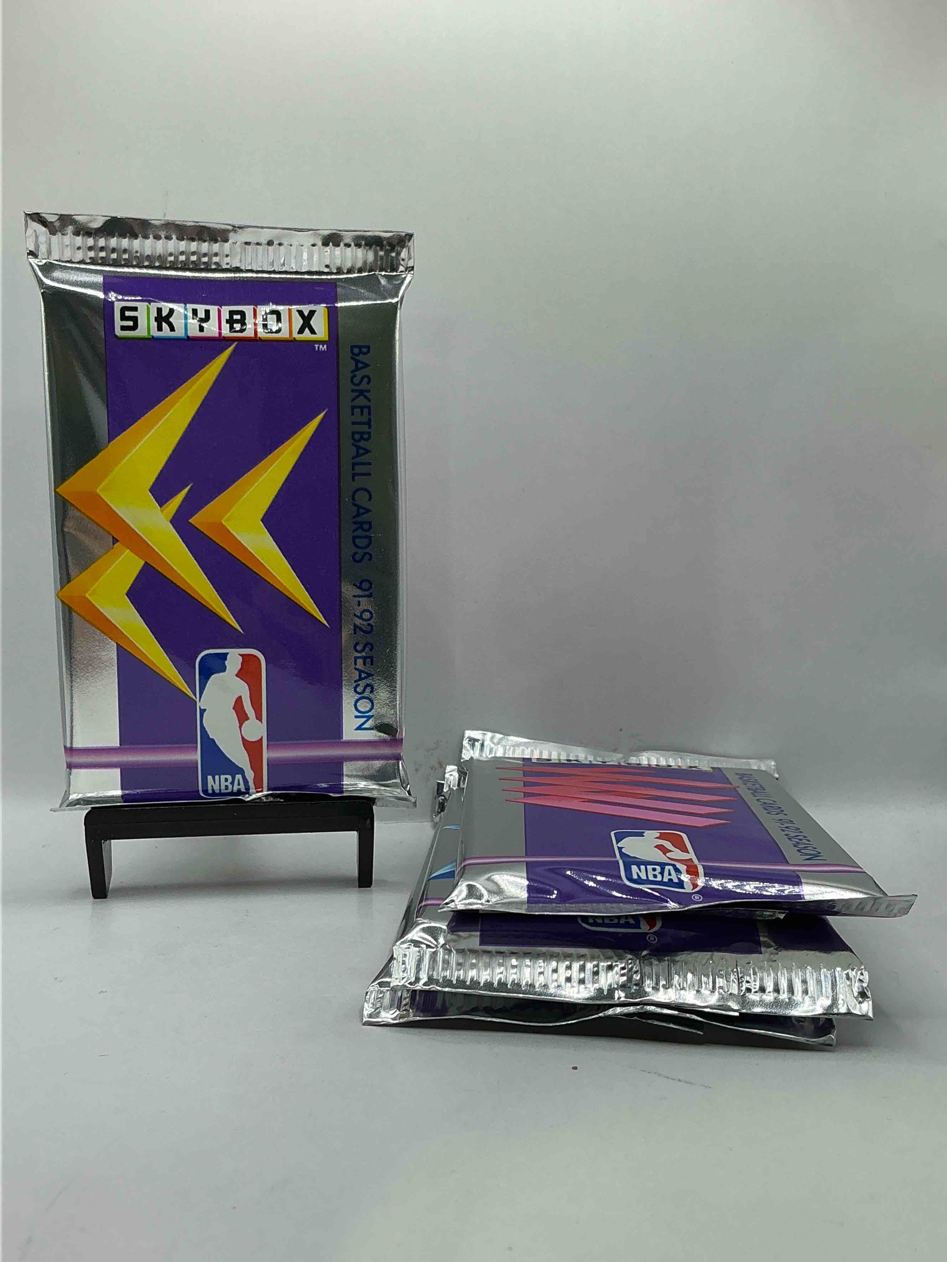 Basketball Wow! Rare 1991/92 NBA Skybox Sealed Card Pack, Direct From Original Sealed Retail Case! So Many Awesome Cards To Search For Like Team USA Card (PSA 10 Value $500), #544 Team USA 1 Card (PSA 10 Value $300), Michael Jordon #39 (PSA 10 Value $150) & Too Many Other Great Cards To List! Hard To Find, Excellent Like-New Condition!