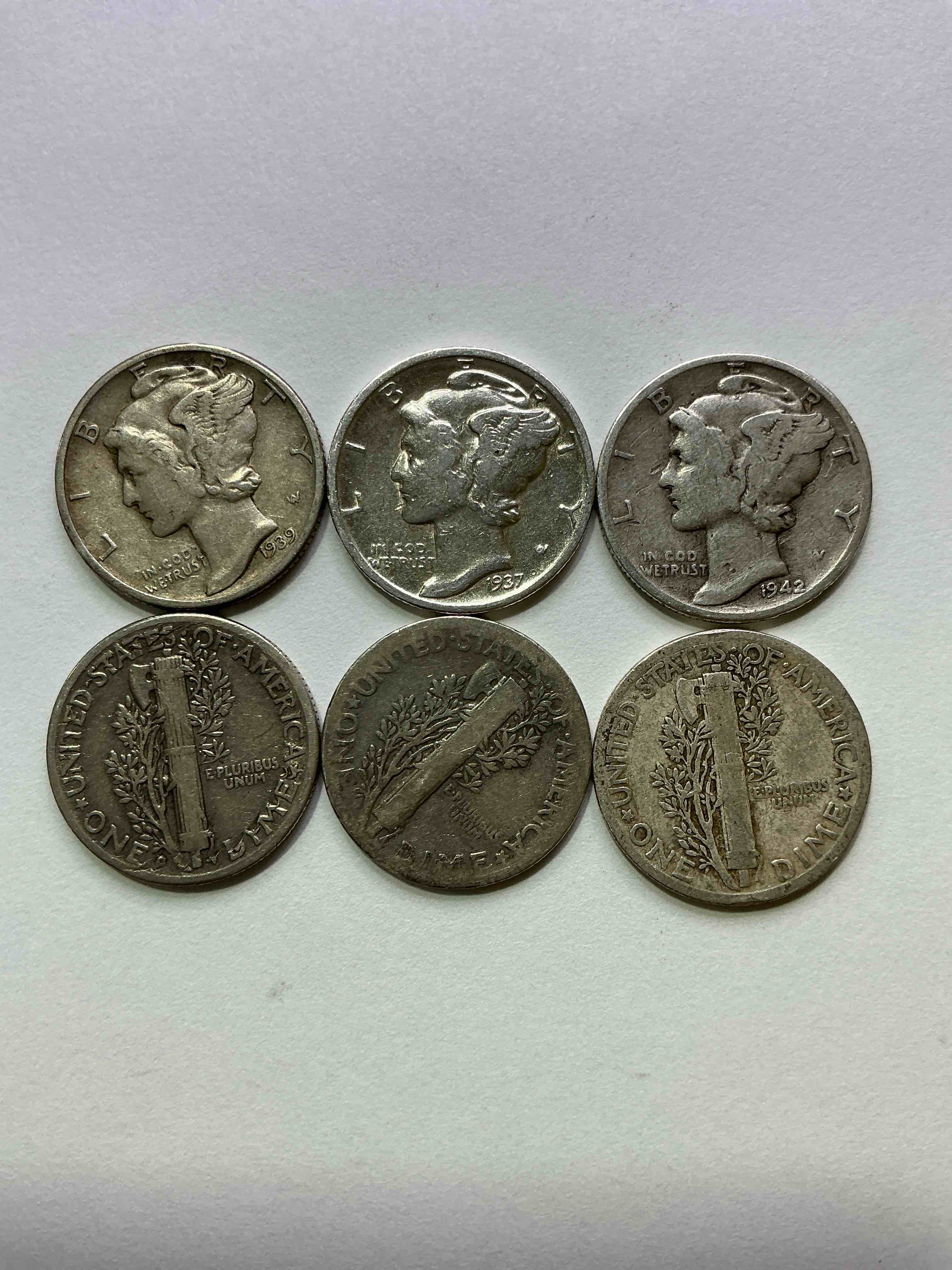Antique U.S. Pure Fine Silver Mercury Dimes! Silver Mercury Dimes Were Minted From 1916-1945 & Have Become Serious Collector Items! Check Out These Awesome Examples, All In Nice, Circulated Condition With Visible Dates & Varying Years! Rare To Have Visible Dates! Makes For A Great Investment In Precious Metals, Mercury Dimes Are 90% Pure Fine Silver! They Don't Make Em' Like This Anymore!
