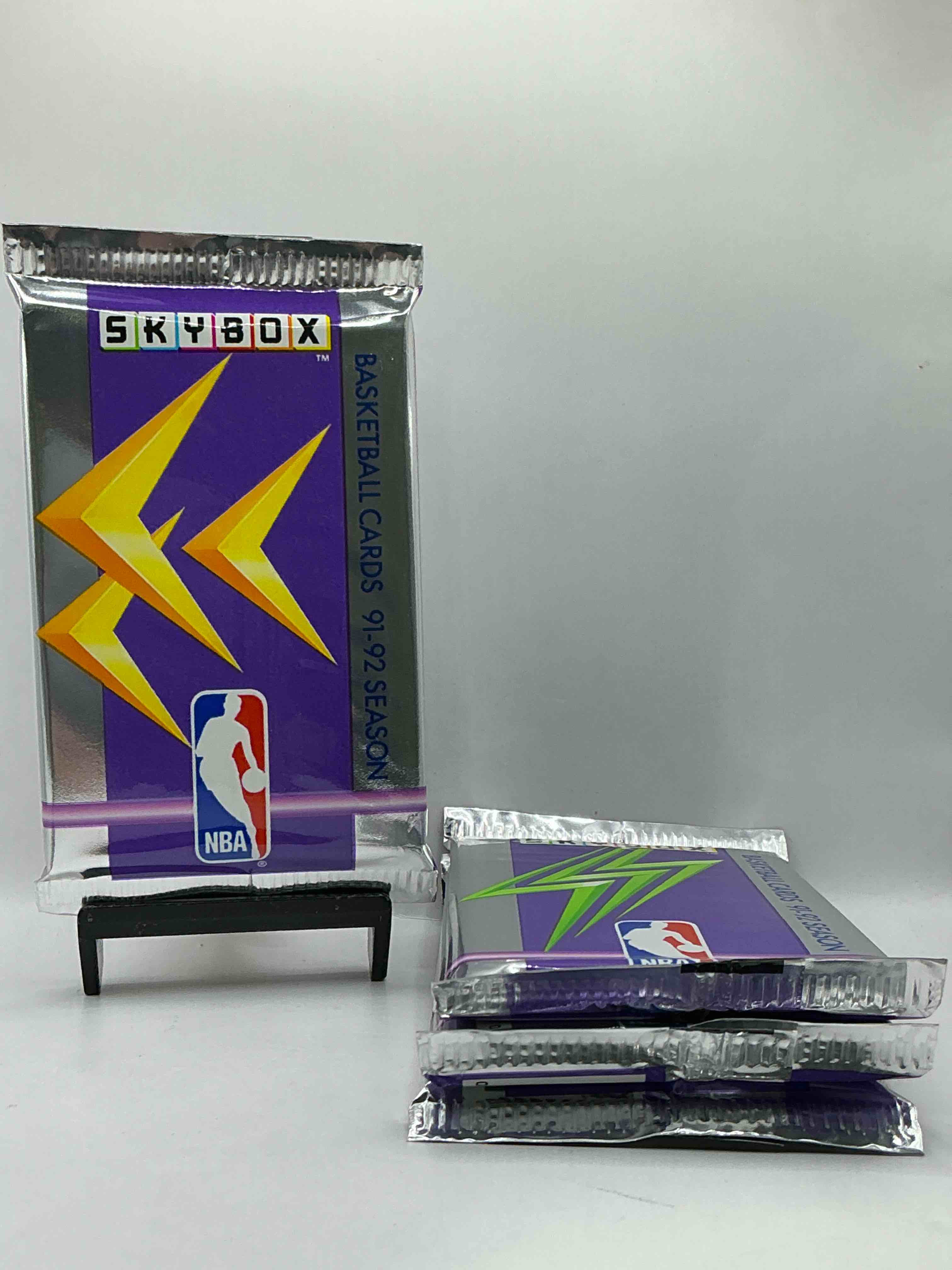Basketball Wow! Rare 1991/92 NBA Skybox Sealed Sports Collectible Card Pack, Direct From Original Sealed Retail Case! So Many Awesome Cards To Search For Like Team USA Card (PSA 10 Value $500), #544 Team USA 1 Card (PSA 10 Value $300), Michael Jordan #39 (PSA 10 Value $150) & Too Many Other Great Cards To List! Hard To Find, Excellent Like-New Condition!