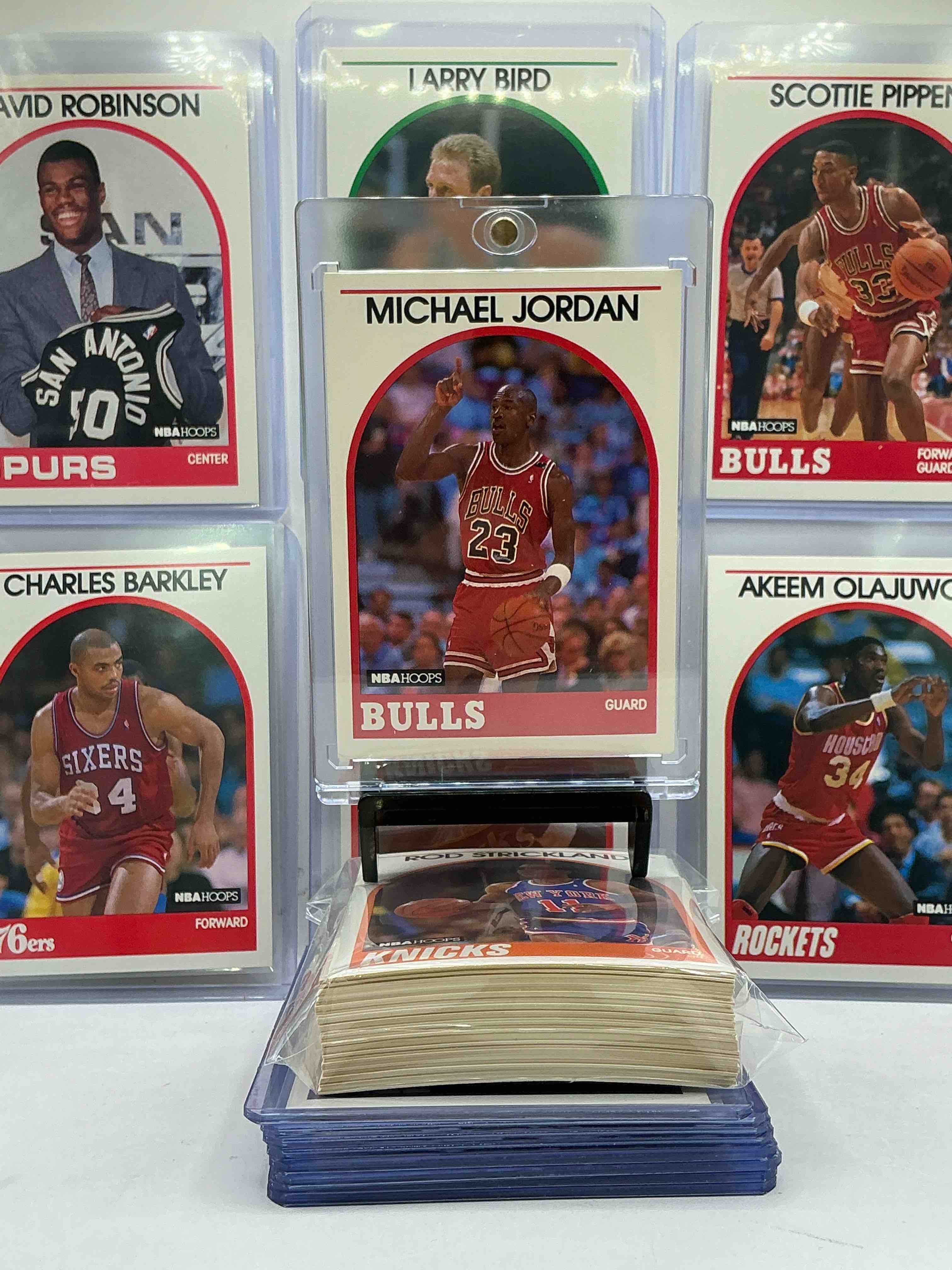1989 NBA Basketball! David Robinson Rookie! 1989 NBA Card Combo! The BEST Cards From The Year! Michael Jordan, Magic Johnson, Larry Bird, Scottie Pippen, Charles Barkley, John Stockton, Reggie Miller, Isiah Thomas, Akeem Olajuwon, Clyde Drexler, Karl Malone & So Many More! 50 Card Lot! All Stars, Hall Of Famers, Champions & More, The Perfect Mix Of Miscellaneous '89 NBA Variety!