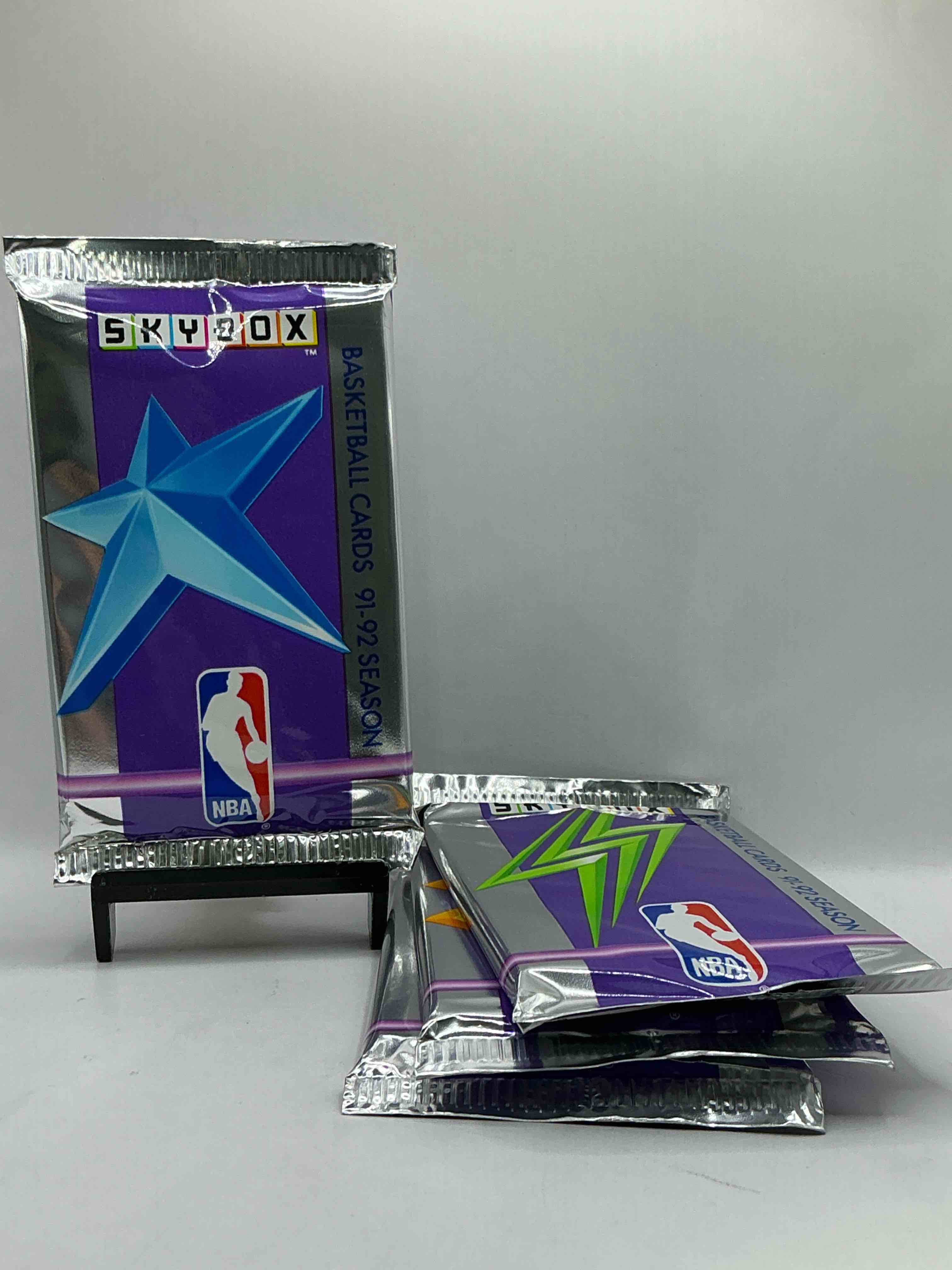 Basketball Wow! Rare 1991/92 NBA Skybox Sealed Card Pack, Direct From Original Sealed Retail Case! So Many Awesome Cards To Search For Like Team USA Card (PSA 10 Value $500), #544 Team USA 1 Card (PSA 10 Value $300), Michael Jordon #39 (PSA 10 Value $150) & Too Many Other Great Cards To List! Hard To Find, Excellent Like-New Condition!