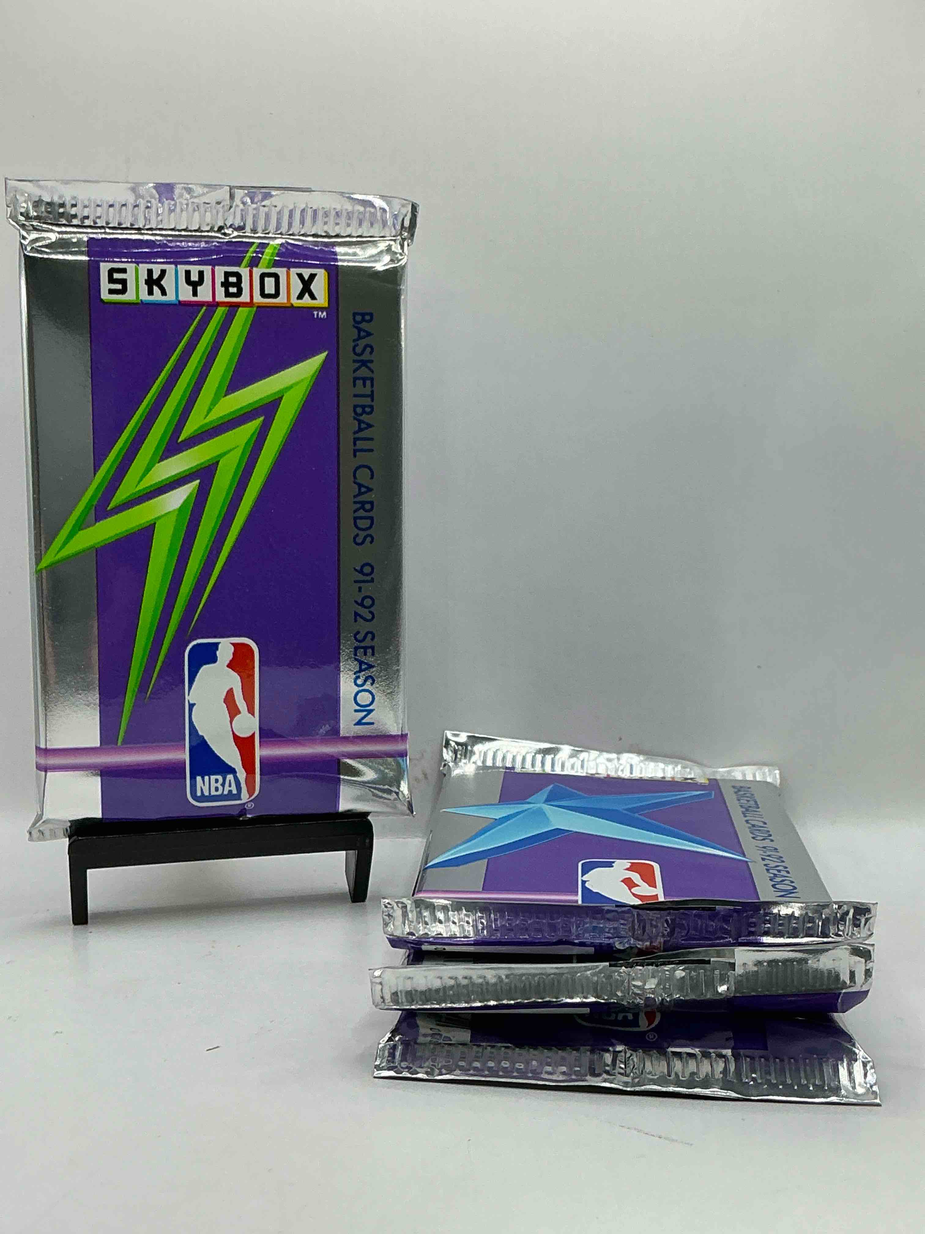 Basketball Wow! Rare 1991/92 NBA Skybox Sealed Card Pack, Direct From Original Sealed Retail Case! So Many Awesome Cards To Search For Like Team USA Card (PSA 10 Value $500), #544 Team USA 1 Card (PSA 10 Value $300), Michael Jordon #39 (PSA 10 Value $150) & Too Many Other Great Cards To List! Hard To Find, Excellent Like-New Condition!