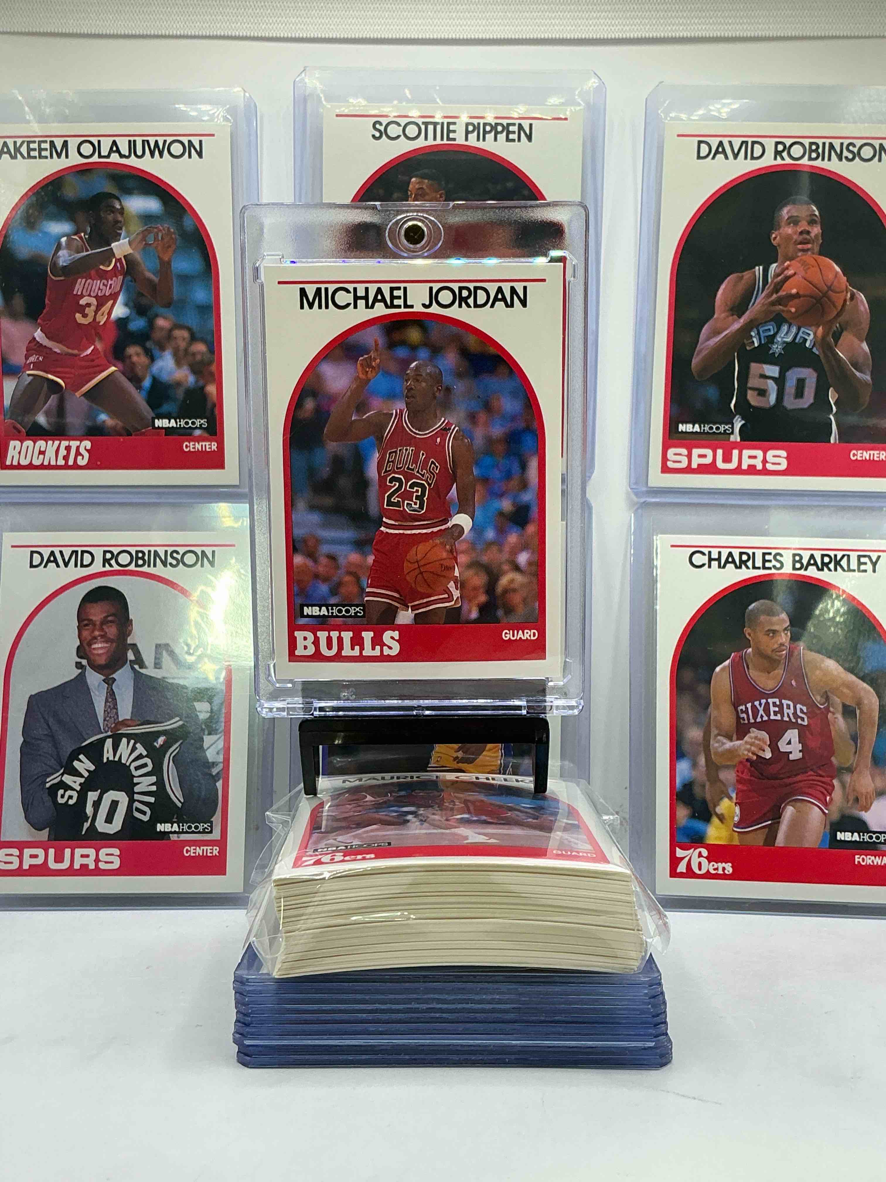 1989 NBA Basketball! David Robinson Rookie! 1989 NBA Card Combo! The BEST Cards From The Year! Michael Jordan, Magic Johnson, Larry Bird, Scottie Pippen, Charles Barkley, John Stockton, Reggie Miller, Isiah Thomas, Akeem Olajuwon, Clyde Drexler, Karl Malone & So Many More! 50 Card Lot! All Stars, Hall Of Famers, Champions & More, The Perfect Mix Of Miscellaneous '89 NBA Variety!