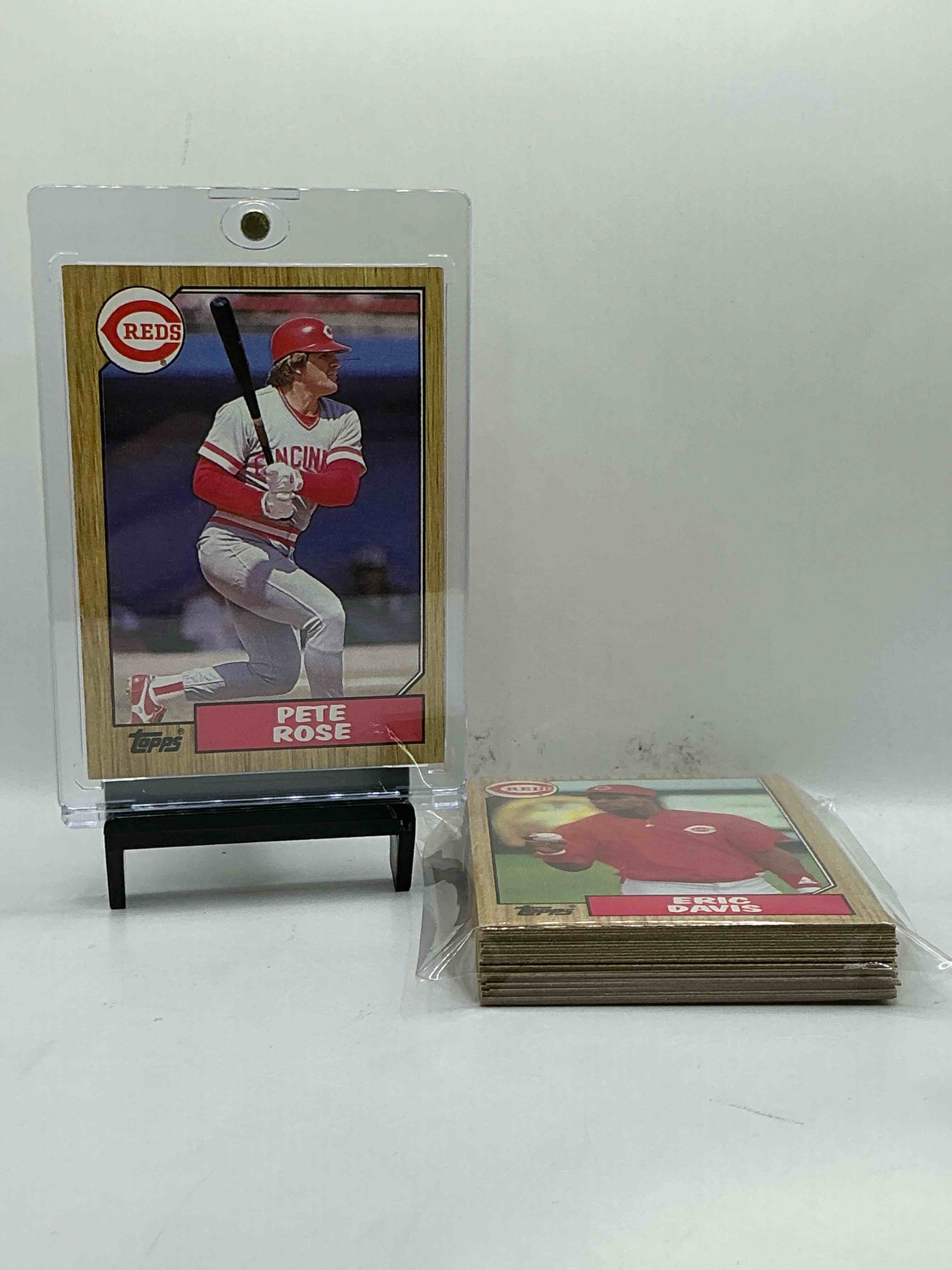 1987 Topps Baseball REDS Complete Set! 30 Card Reds Set, Including Pete Rose Card! Legends Like Pete Rose, Eric Davis & So Many More! Perfect For Any Reds Fan! These Cards Are Rare & Hard To Come By!
