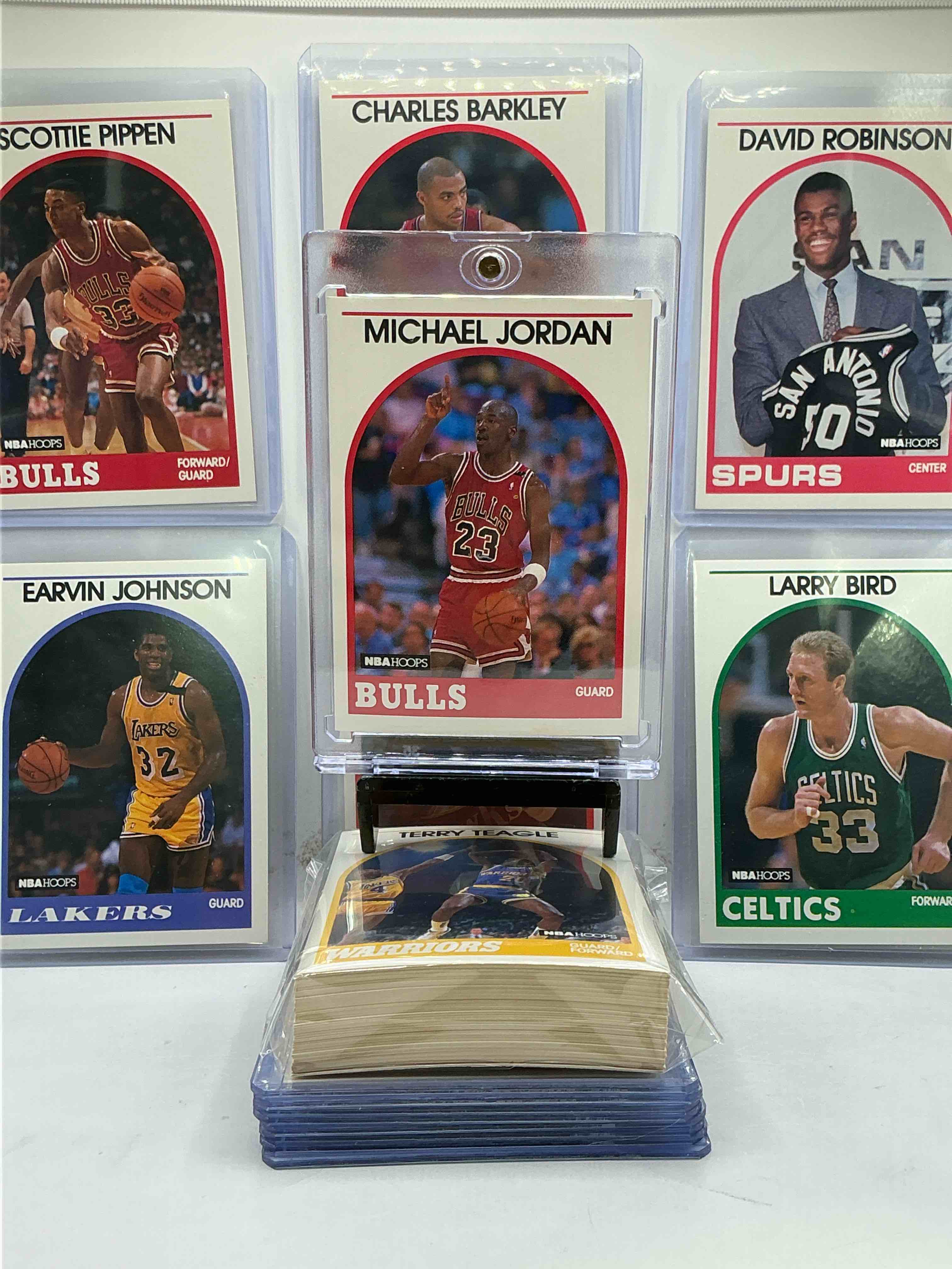1989 NBA Basketball! David Robinson Rookie! 1989 NBA Card Combo! The BEST Cards From The Year! Michael Jordan, Magic Johnson, Larry Bird, Scottie Pippen, Charles Barkley, John Stockton, Reggie Miller, Isiah Thomas, Akeem Olajuwon, Clyde Drexler, Karl Malone & So Many More! 50 Card Lot! All Stars, Hall Of Famers, Champions & More, The Perfect Mix Of Miscellaneous '89 NBA Variety!