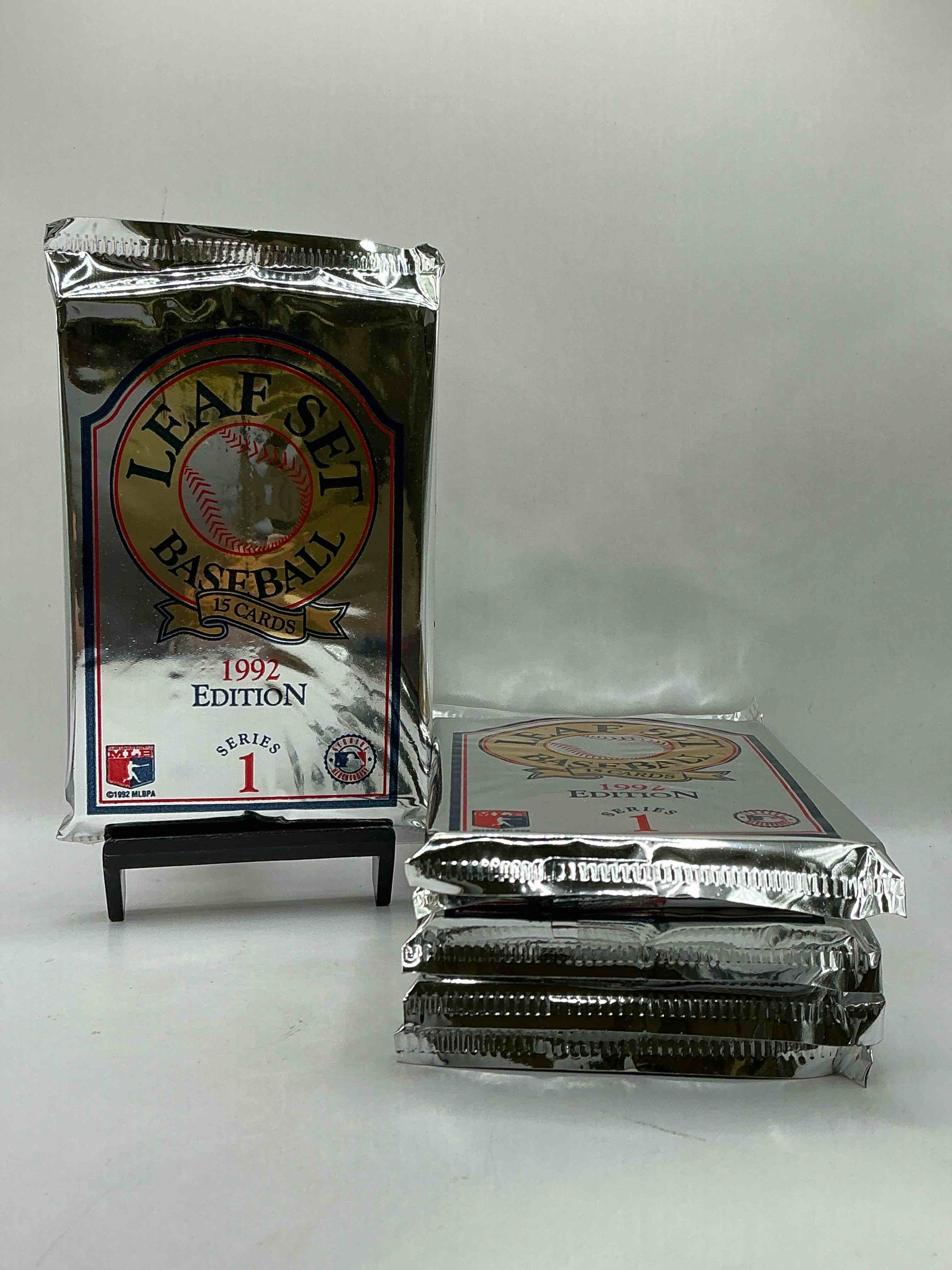 1992 Leaf Baseball Sealed Card Pack, Direct From Original Sealed Retail Case!Search For Jeff Kent Rookie #445 (PSA 10 Value $200), Early Ken Griffey Jr. & So Much More! This Year Sought After By Collectors For Its Gold Leaf Inserts. Hard To Find!