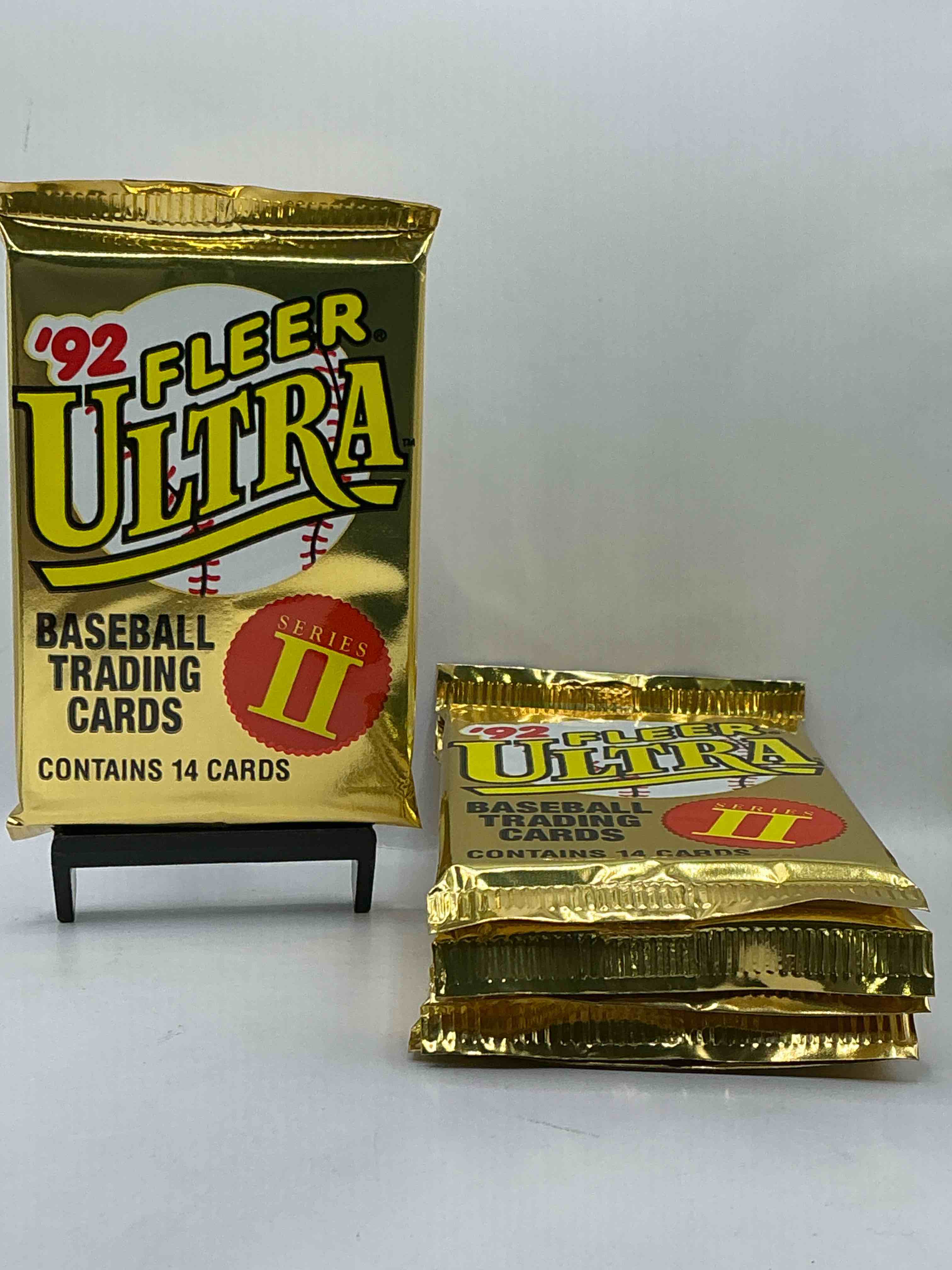 1992 Fleer Ultra Baseball Sealed Card Pack, Direct From Original Sealed Retail Case! Search For Valuable Early Ken Griffey Jr., Nolan Ryan, Cal Ripken Jr. & Much More In This Premium Card Set! These Cards Are Gorgeous!
