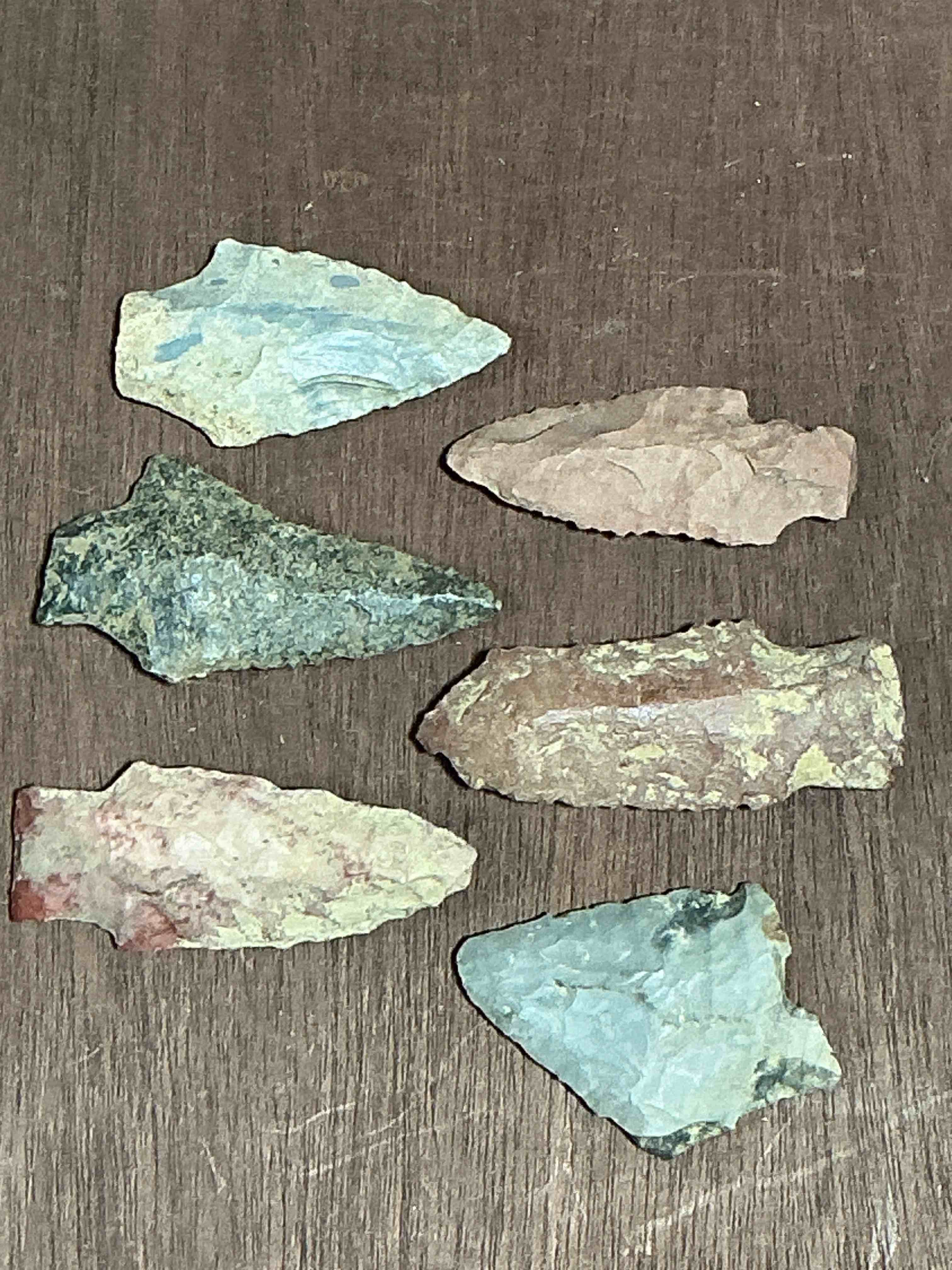 Authentic Ancient Arrowheads! Genuine Indian Arrowheads Collected From Native American Indian Sites Primarily In Northern Alabama! Arrowheads Most Likely From The Chickasaw & Cherokee Tribes Native To Southeast America! Own Genuine, Authentic, Native American Arrowheads! (Dime Used In Picture For Size Reference Only, Not Included)