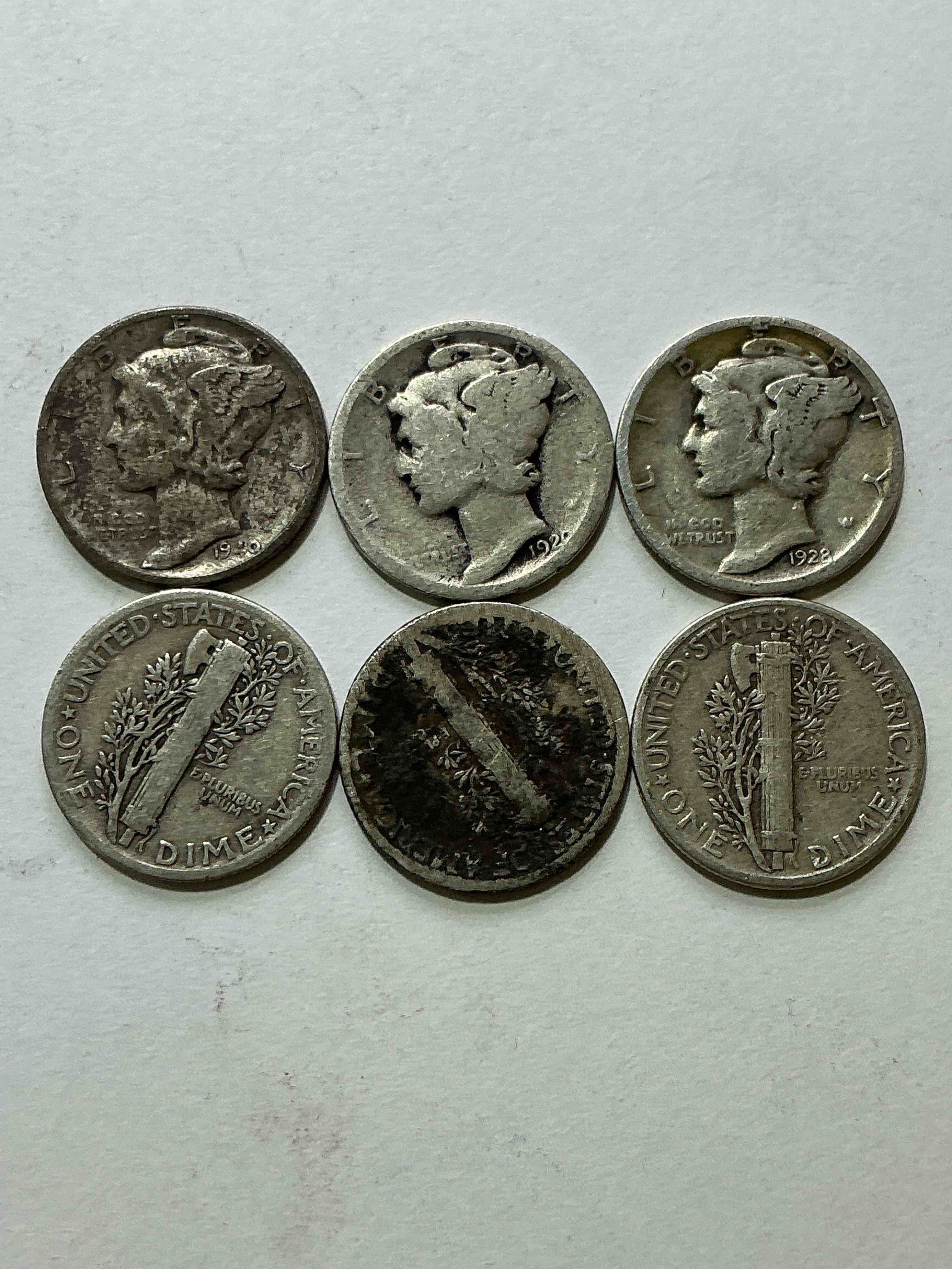 Antique U.S. Pure Fine Silver Mercury Dimes! Silver Mercury Dimes Were Minted From 1916-1945 & Have Become Serious Collector Items! Check Out These Awesome Examples, All In Nice, Circulated Condition With Visible Dates & Varying Years! Rare To Have Visible Dates! Makes For A Great Investment In Precious Metals, Mercury Dimes Are 90% Pure Fine Silver! They Don't Make Em' Like This Anymore!
