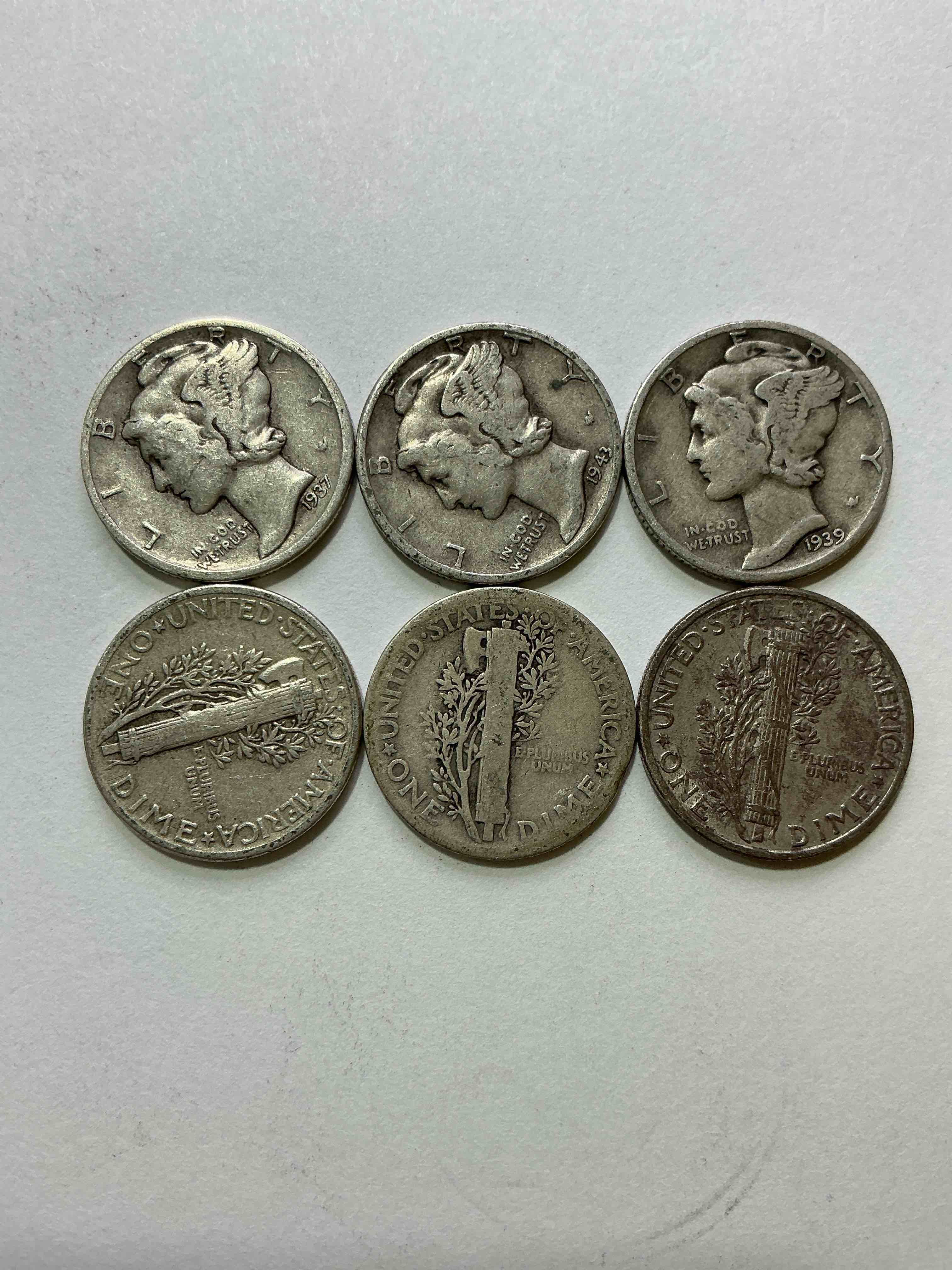 Antique U.S. Pure Fine Silver Mercury Dimes! Silver Mercury Dimes Were Minted From 1916-1945 & Have Become Serious Collector Items! Check Out These Awesome Examples, All In Nice, Circulated Condition With Visible Dates & Varying Years! Rare To Have Visible Dates! Makes For A Great Investment In Precious Metals, Mercury Dimes Are 90% Pure Fine Silver! They Don't Make Em' Like This Anymore!