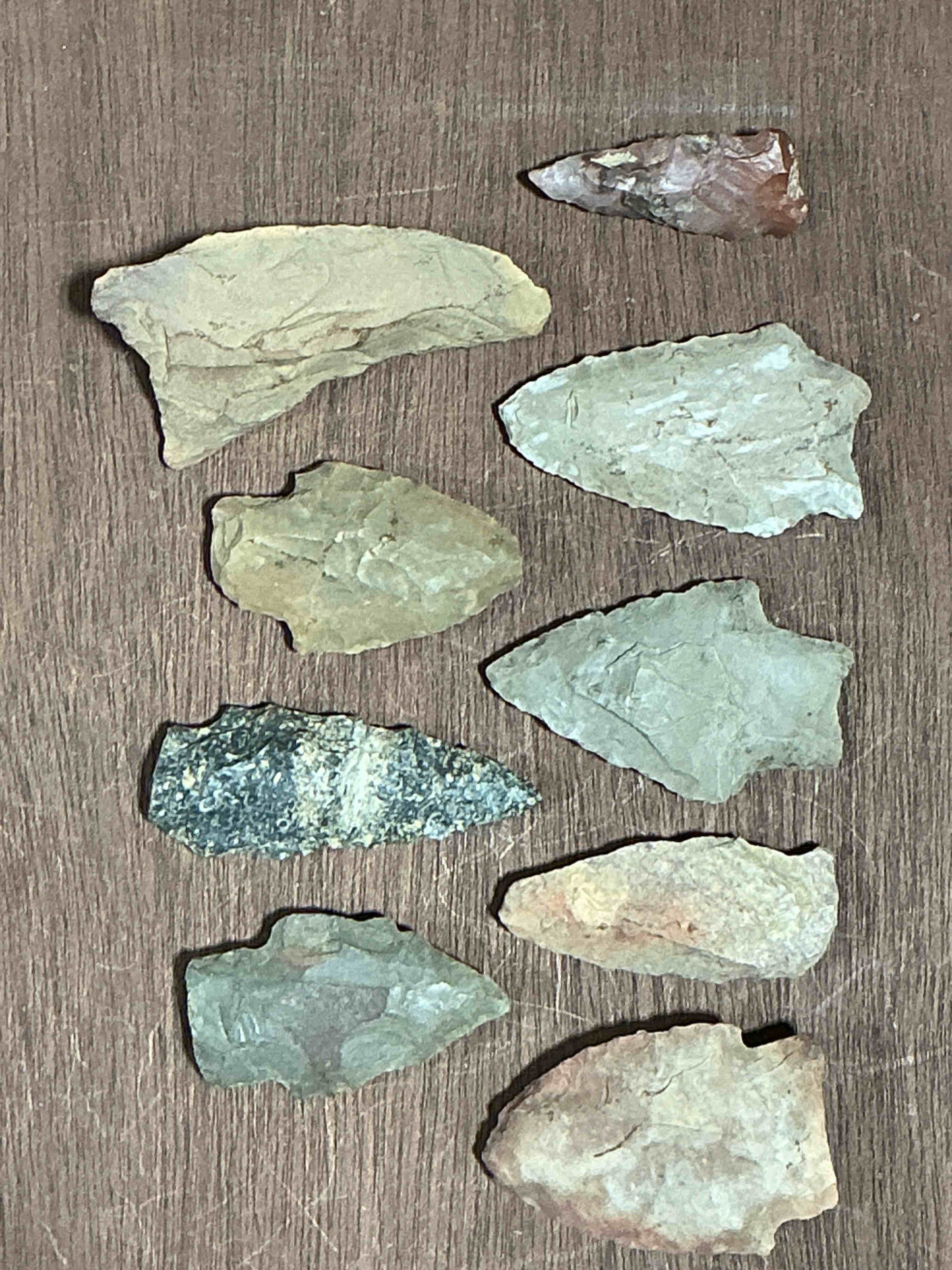 Authentic Ancient Arrowheads! Genuine Indian Arrowheads Collected From Native American Indian Sites Primarily In Northern Alabama! Arrowheads Most Likely From The Chickasaw & Cherokee Tribes Native To Southeast America! Own Genuine, Authentic, Native American Arrowheads! (Dime Used In Picture For Size Reference Only, Not Included)