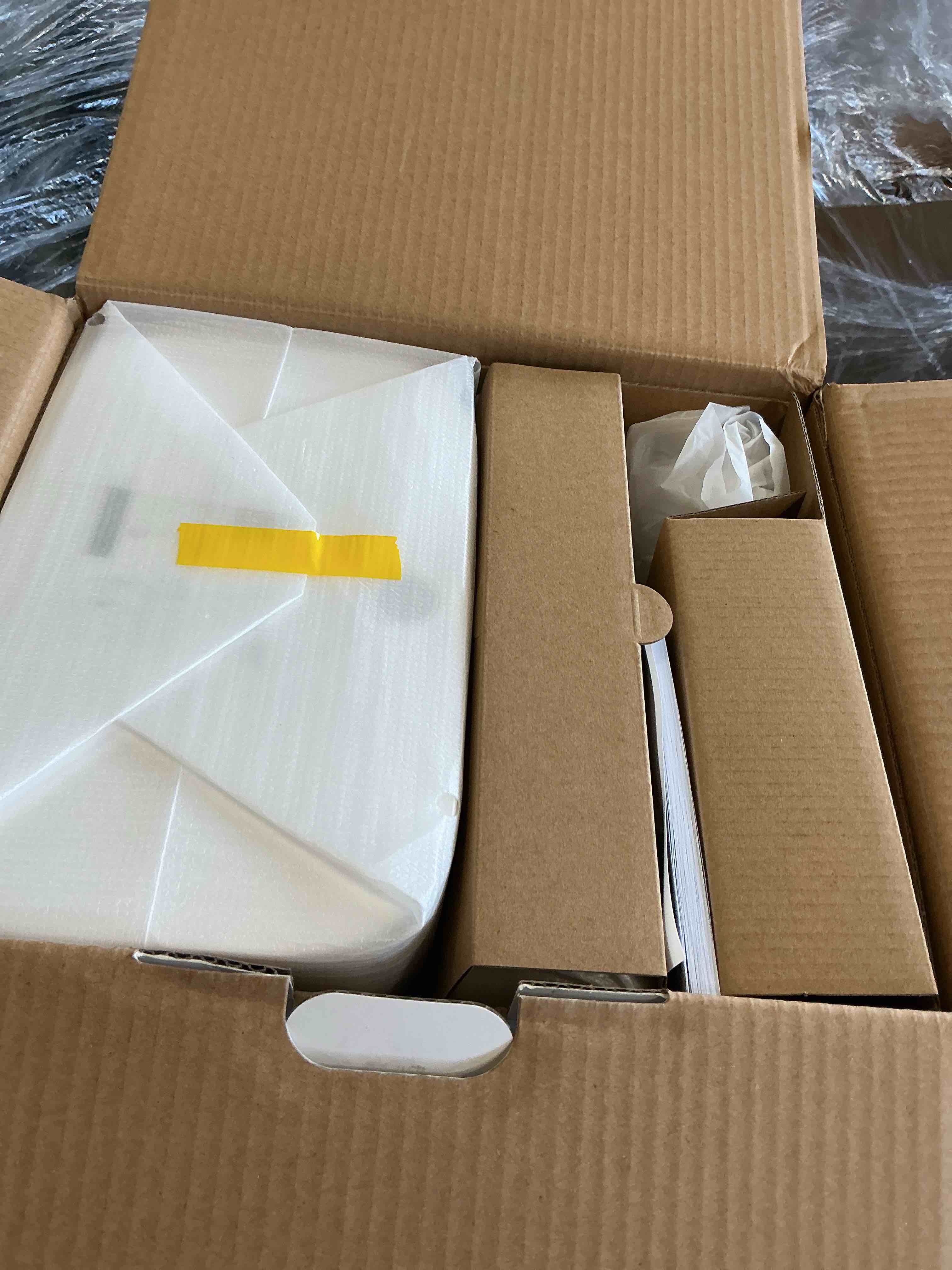 https://s3.amazonaws.com/lotting-images-prod/bidfta/GRA3602217_1758215424261.jpeg