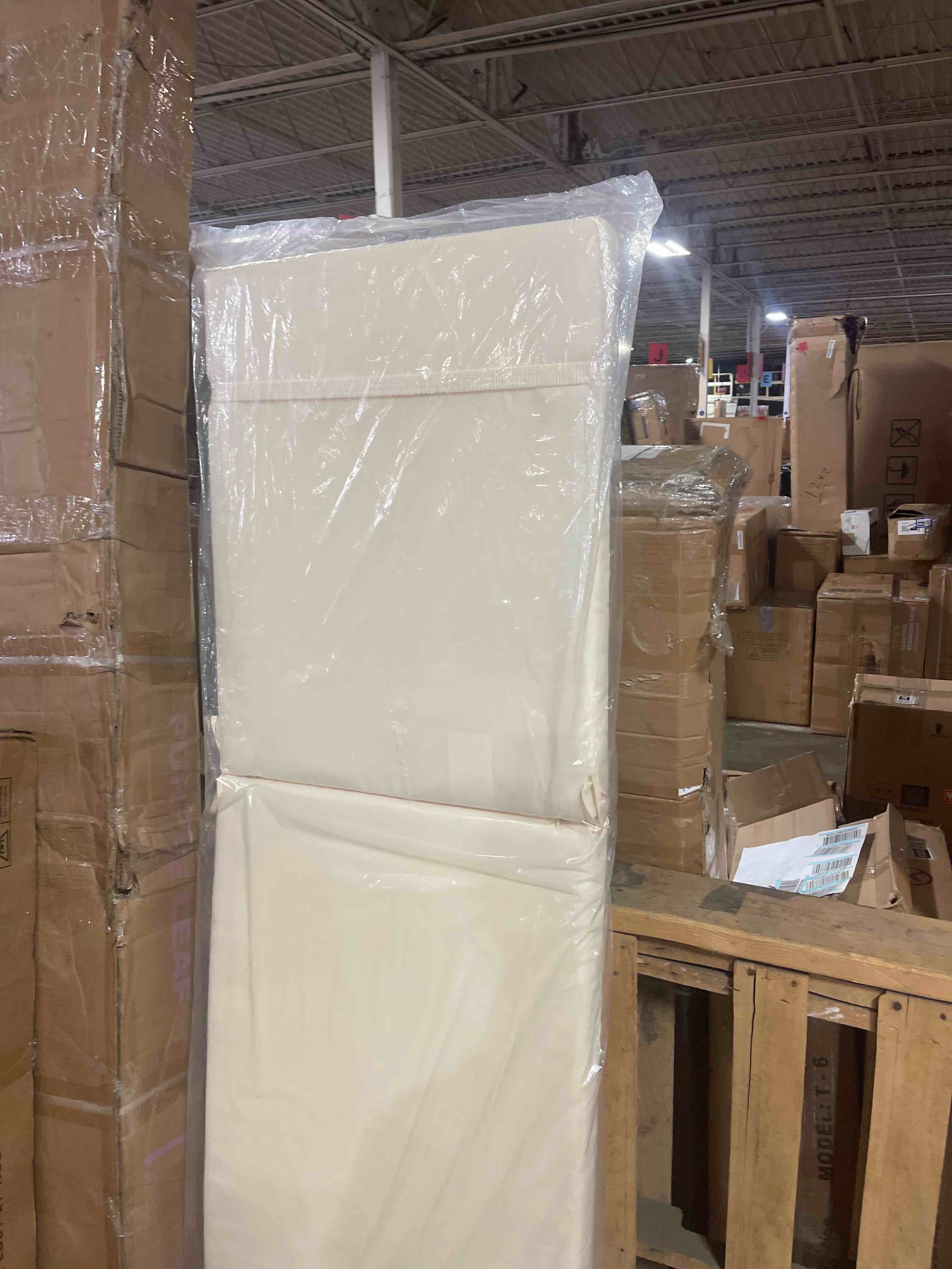 Condition photo showing New/Like New for waterproof chaise lounge cushion cream outdoor patio furniture cover