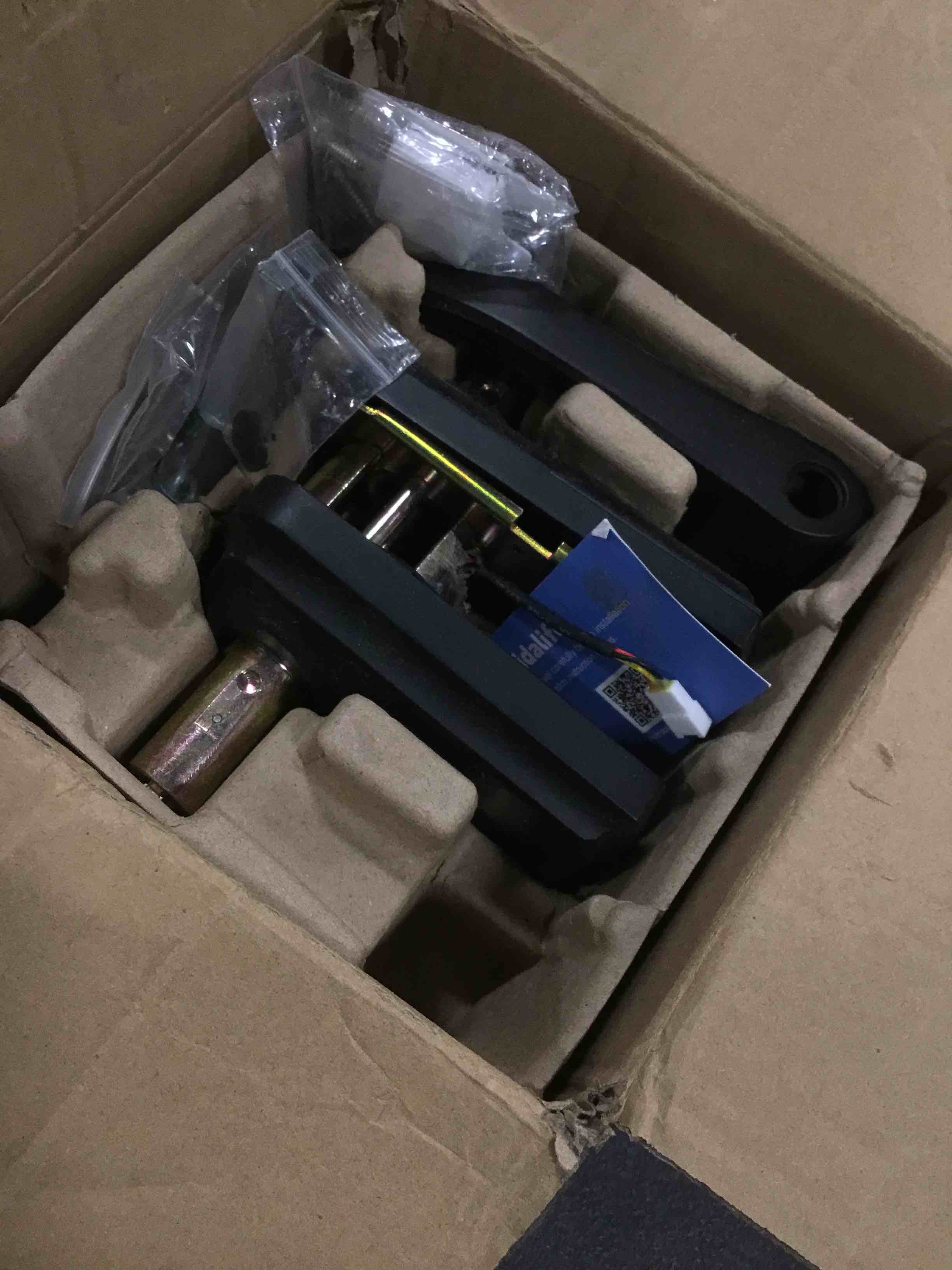 https://s3.amazonaws.com/lotting-images-prod/bidfta/GRA3641451_1747075690209.jpeg