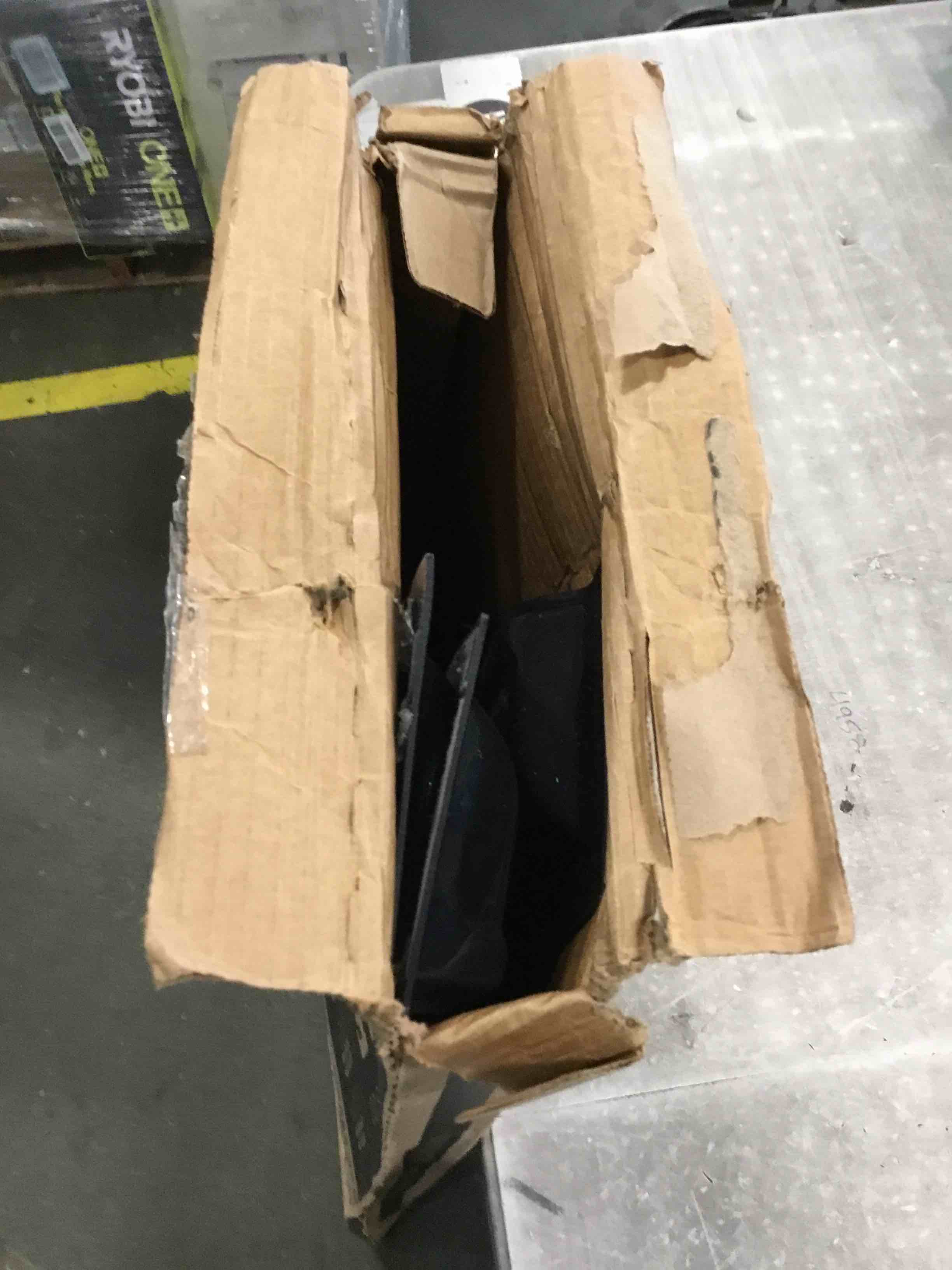 https://s3.amazonaws.com/lotting-images-prod/bidfta/GRA3643424_1750508188220.jpeg