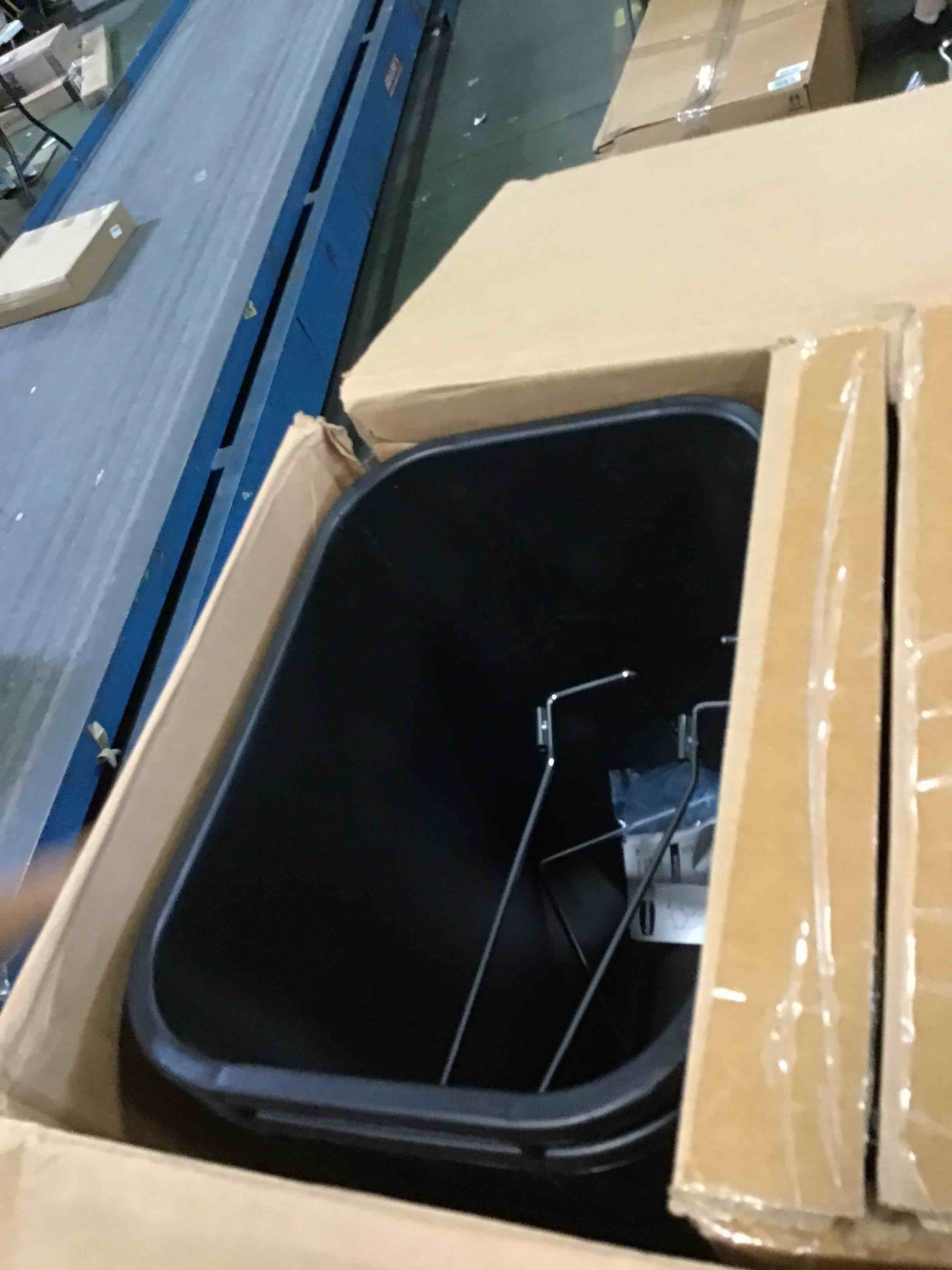 https://s3.amazonaws.com/lotting-images-prod/bidfta/GRA3644211_1751041588126.jpeg