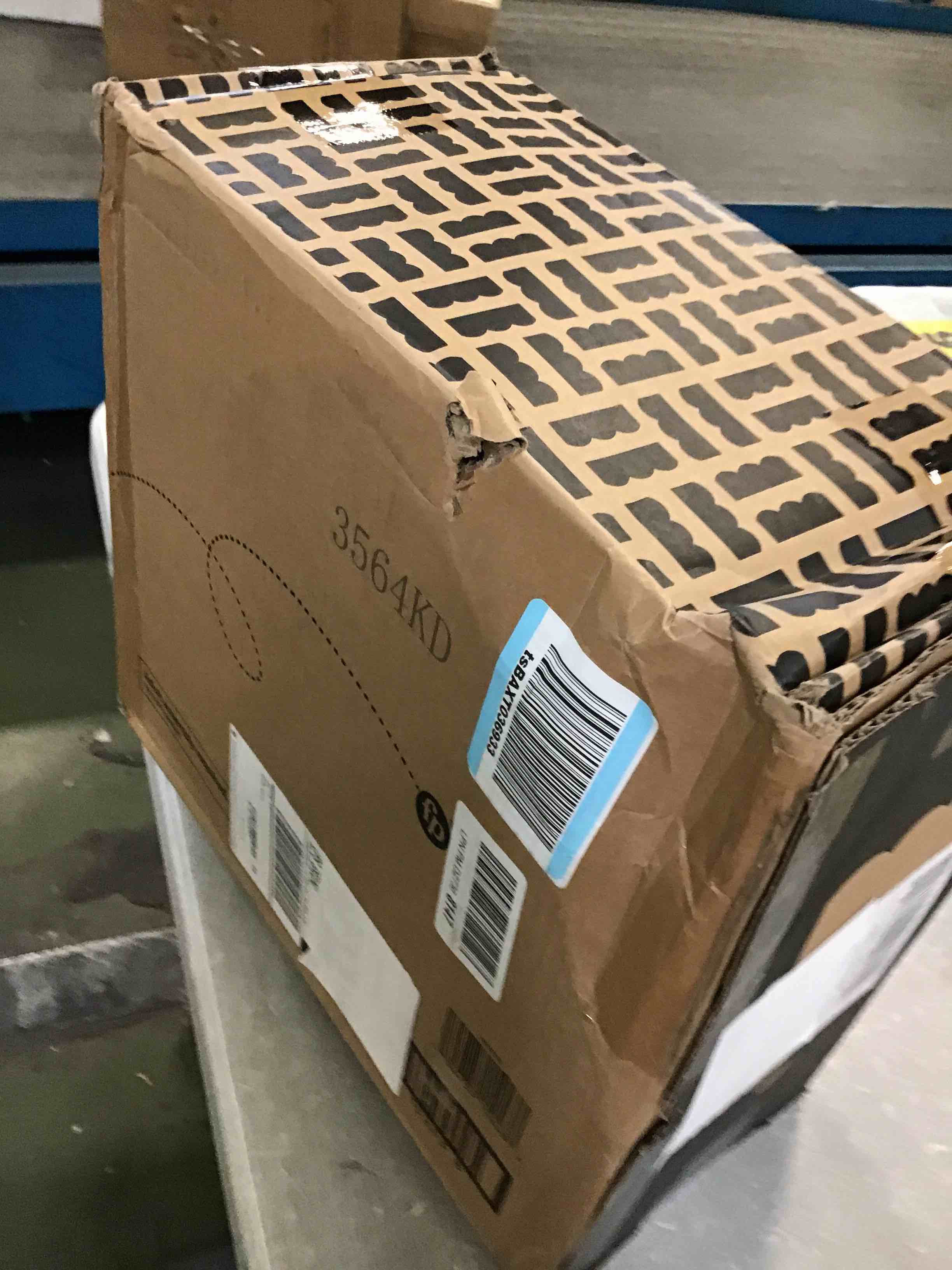 https://s3.amazonaws.com/lotting-images-prod/bidfta/GRA3655686_1750513244150.jpeg