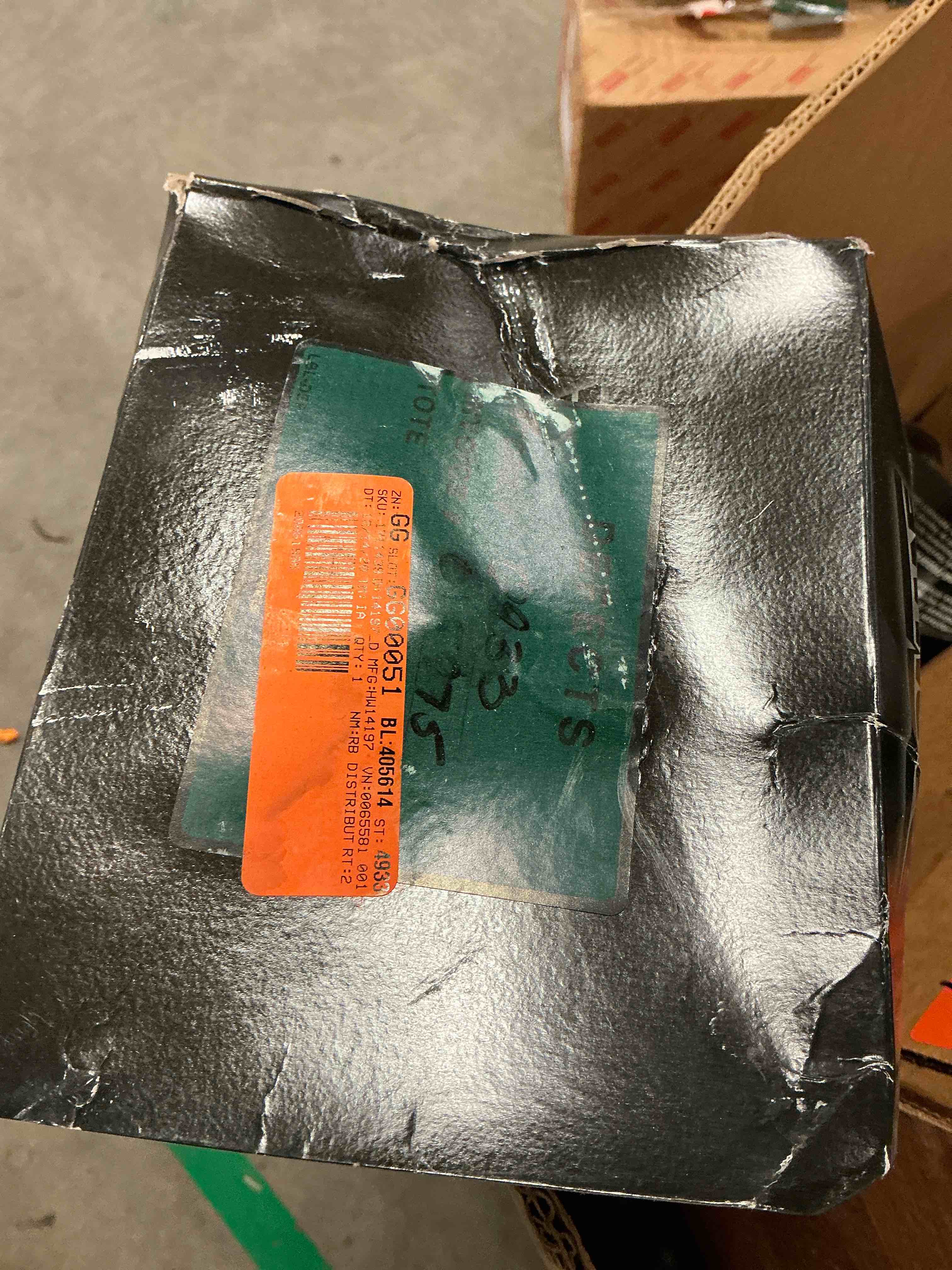https://s3.amazonaws.com/lotting-images-prod/bidfta/GRA3670008_1753816517464.jpeg