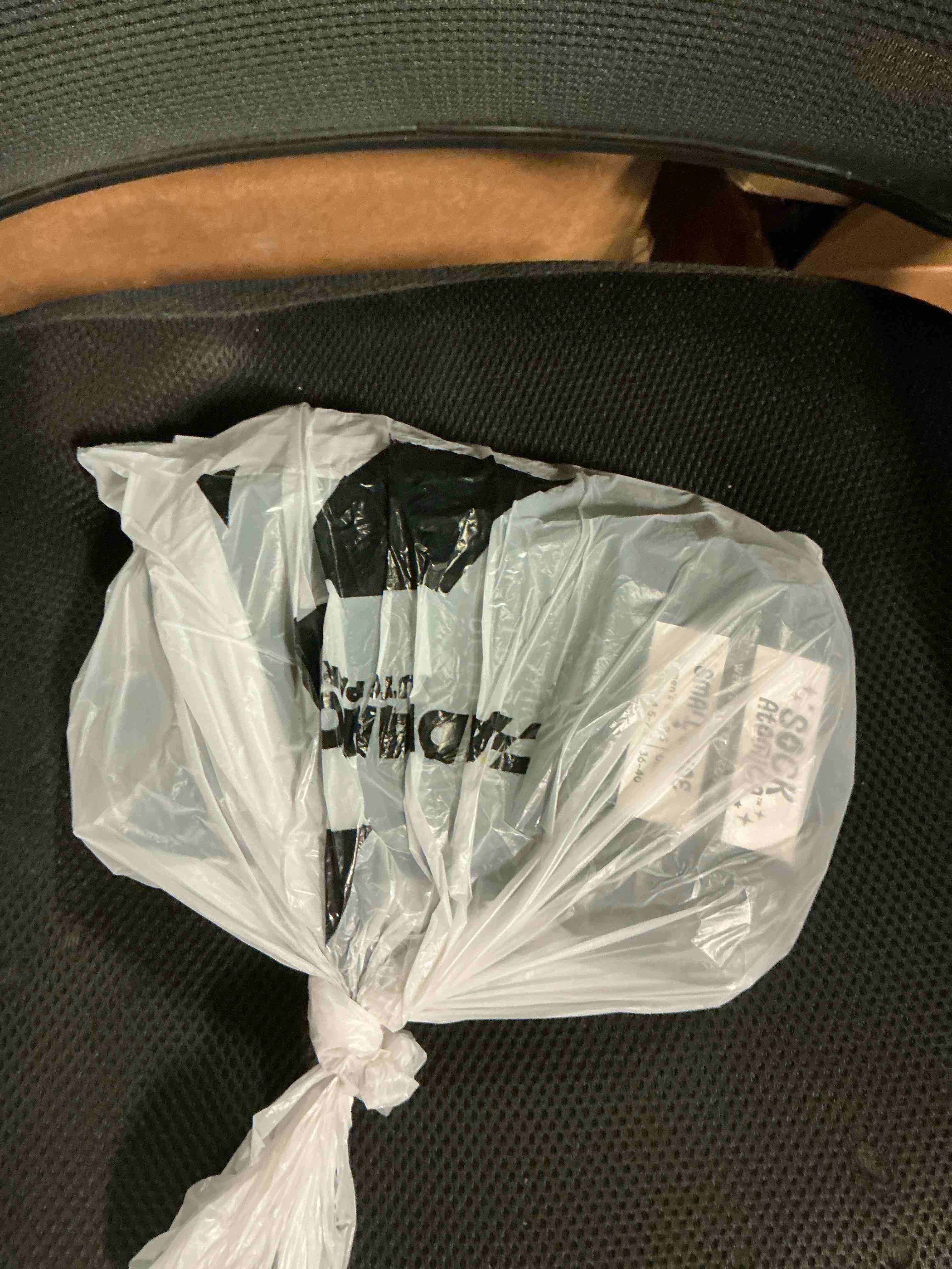 https://s3.amazonaws.com/lotting-images-prod/bidfta/GRA3670268_1754057425744.jpeg