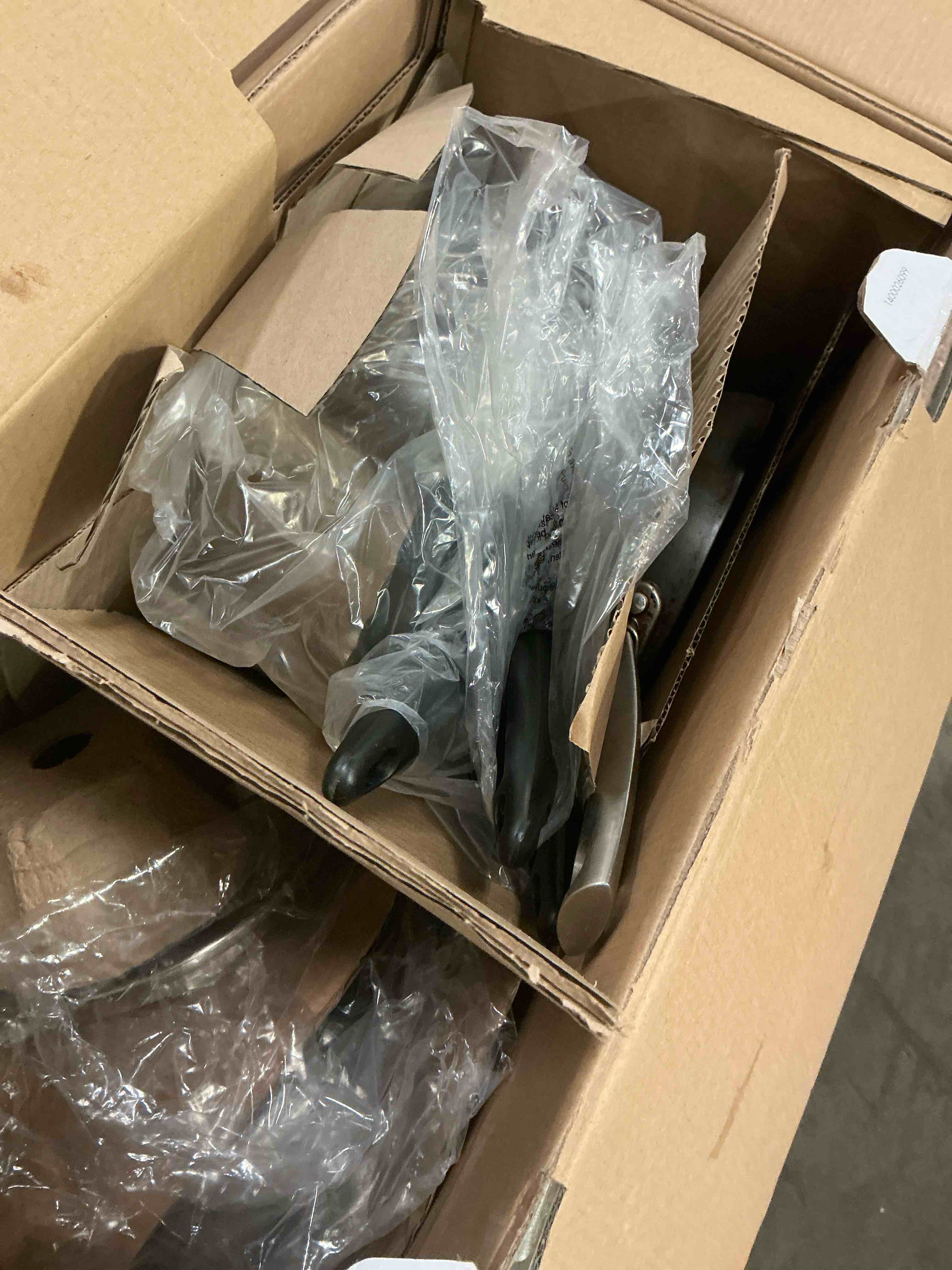 https://s3.amazonaws.com/lotting-images-prod/bidfta/GRA3671152_1755619684976.jpeg