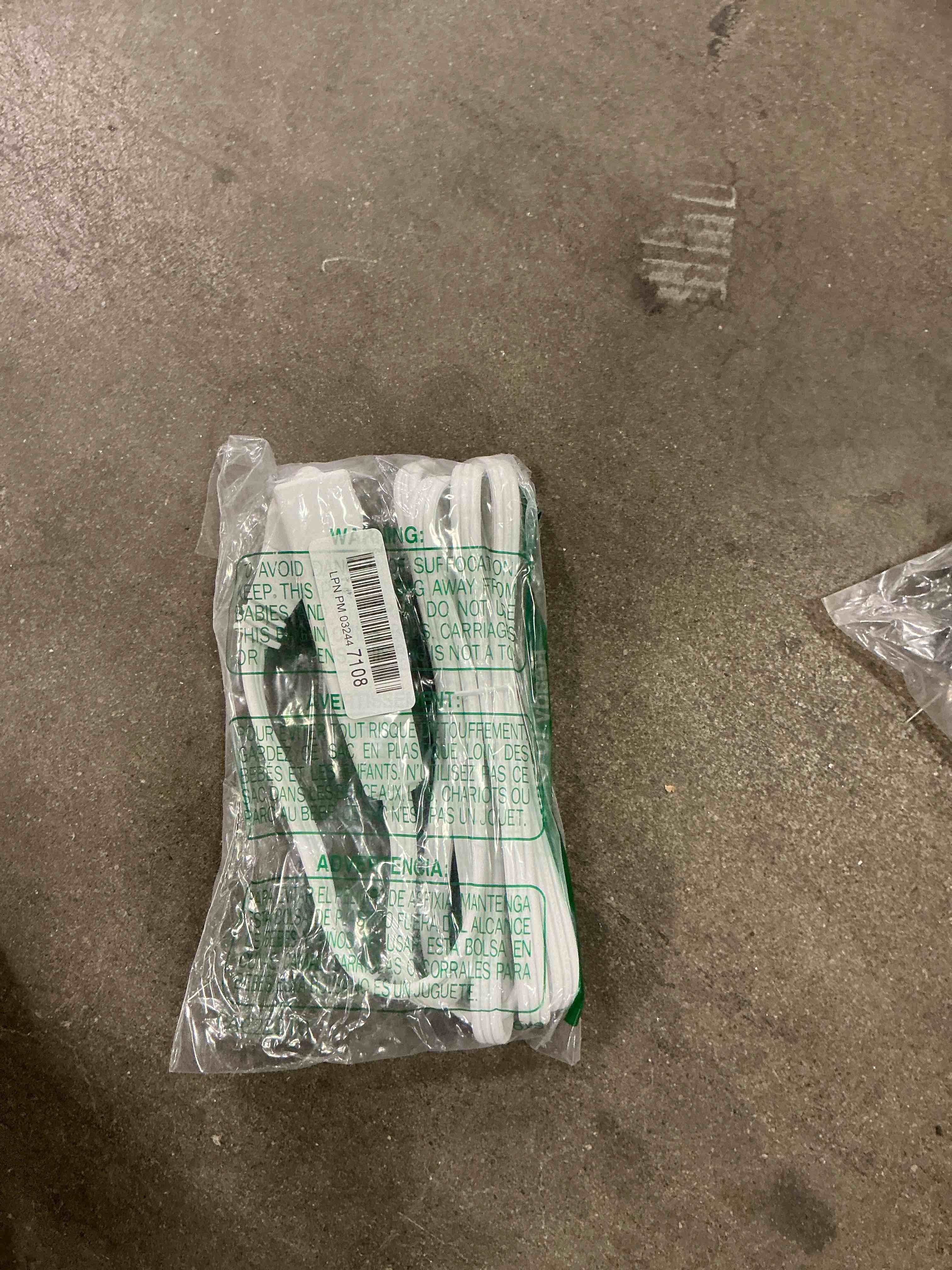 Condition photo showing Good Condition for BindMaster 8 Feet Extension Cord/Wire, 3 Prong Grounded, 3 outlets, Angled Flat Plug, White