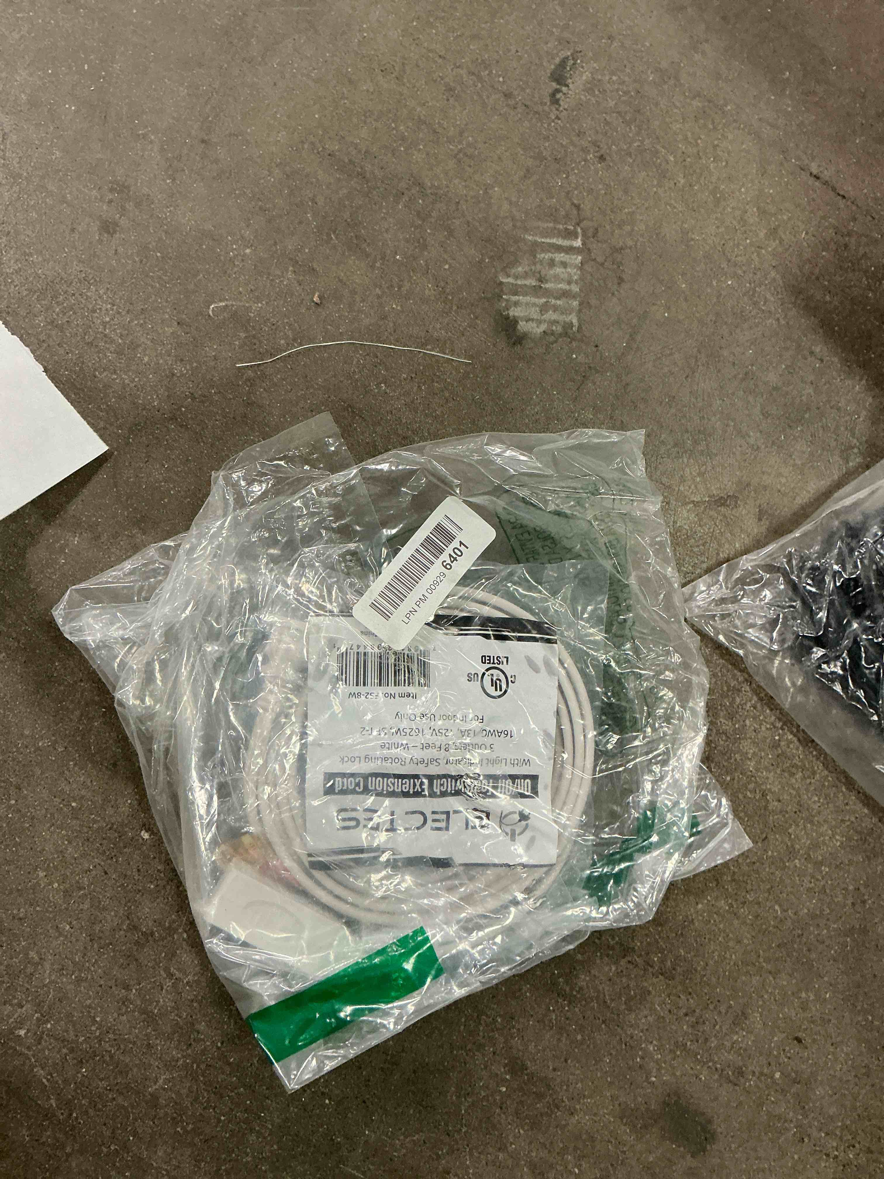 Condition photo showing Good Condition for 3 Outlet Extension Cord with Hand/Foot Switch and Light Indicator with Safety Twist-Lock, 16/2, White, UL Listed