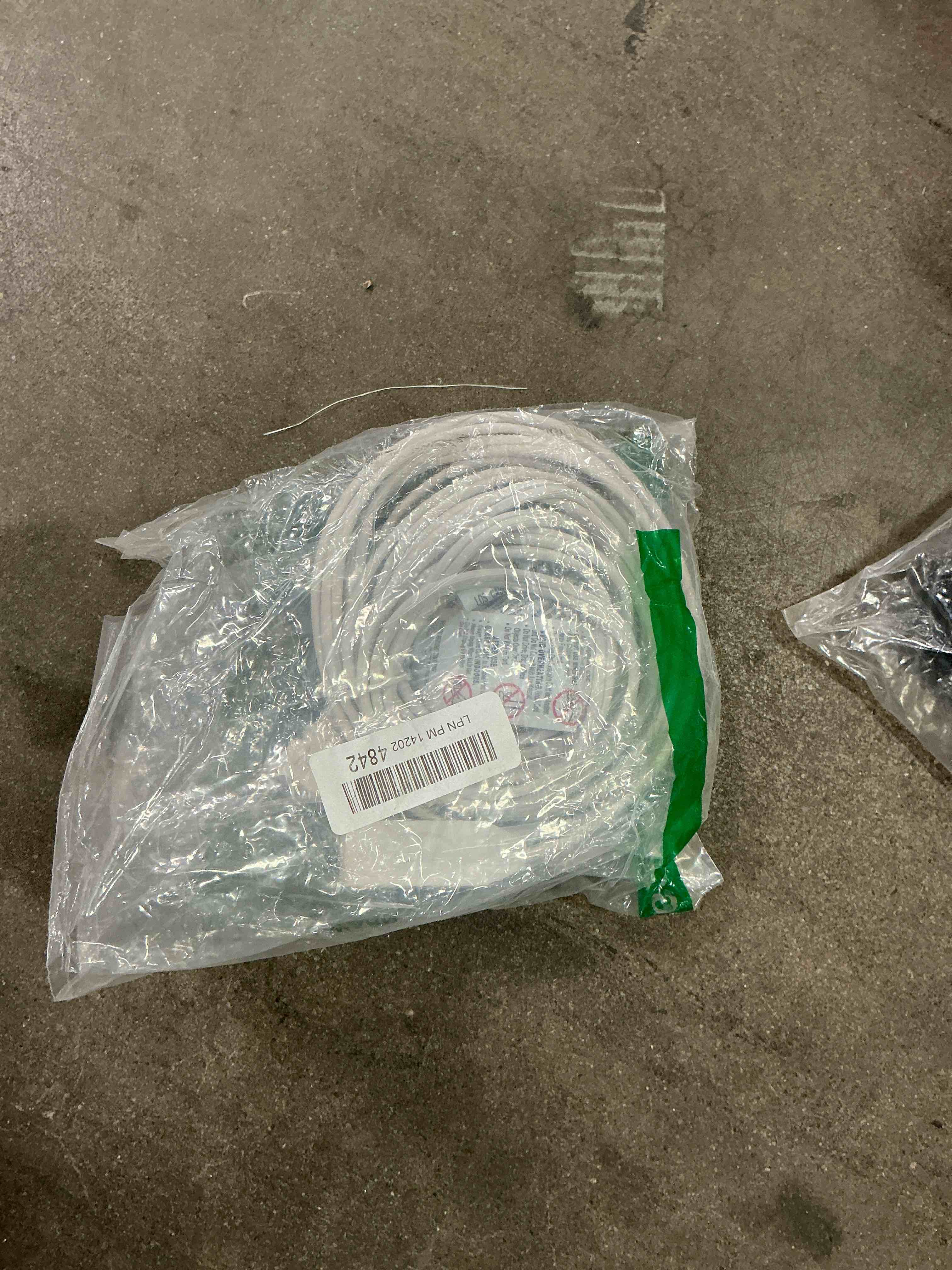 Condition photo showing Good Condition for 3 Outlet Extension Cord with Hand/Foot Switch and Light Indicator with Safety Twist-Lock, 16/2, White, UL Listed