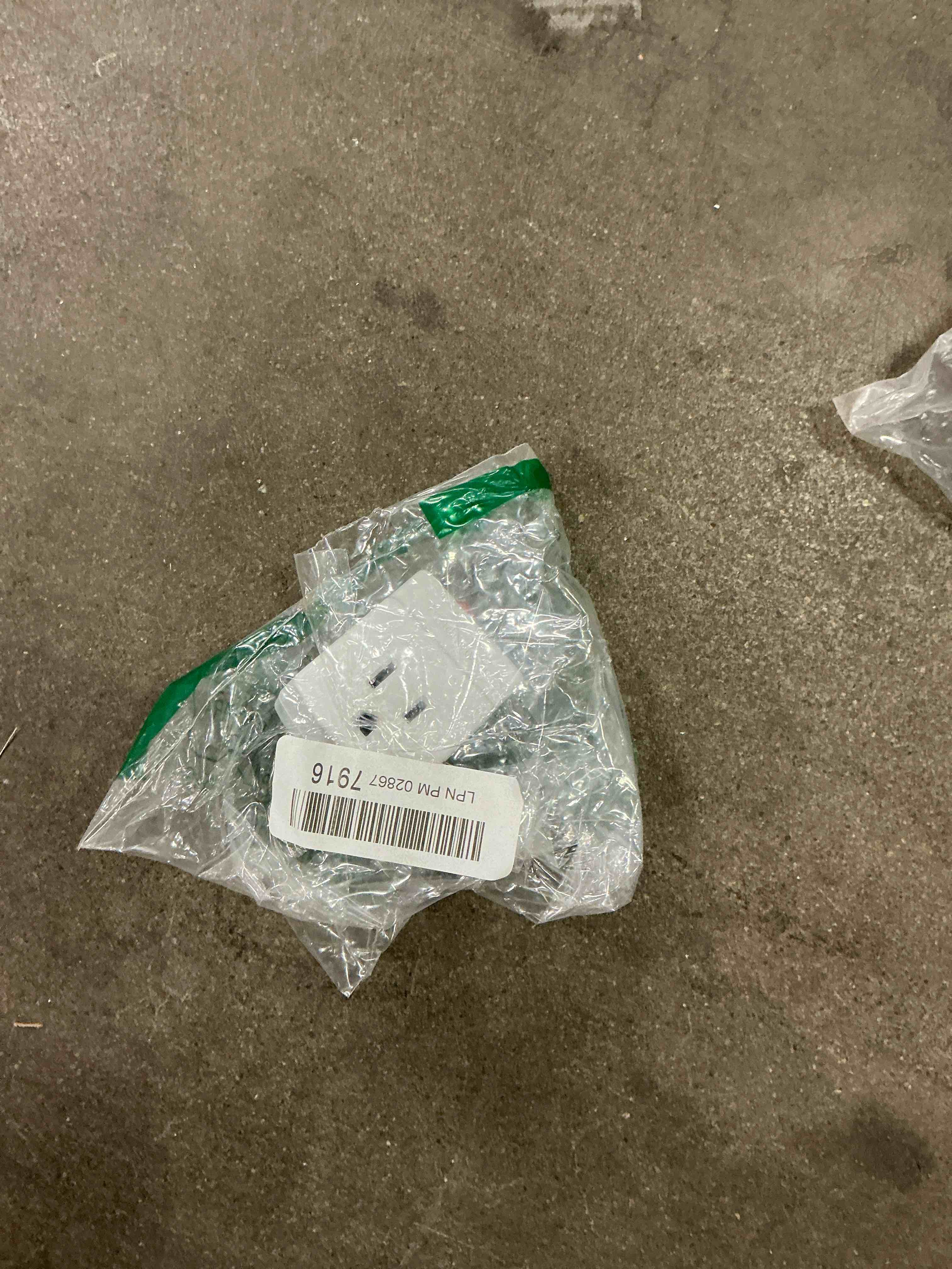 Condition photo showing Good Condition for 3 Prong Grounded Single Port Power Adapter for Outlet with Indicator Lighted On/Off Switch to be Energy Saving (1 Pack)