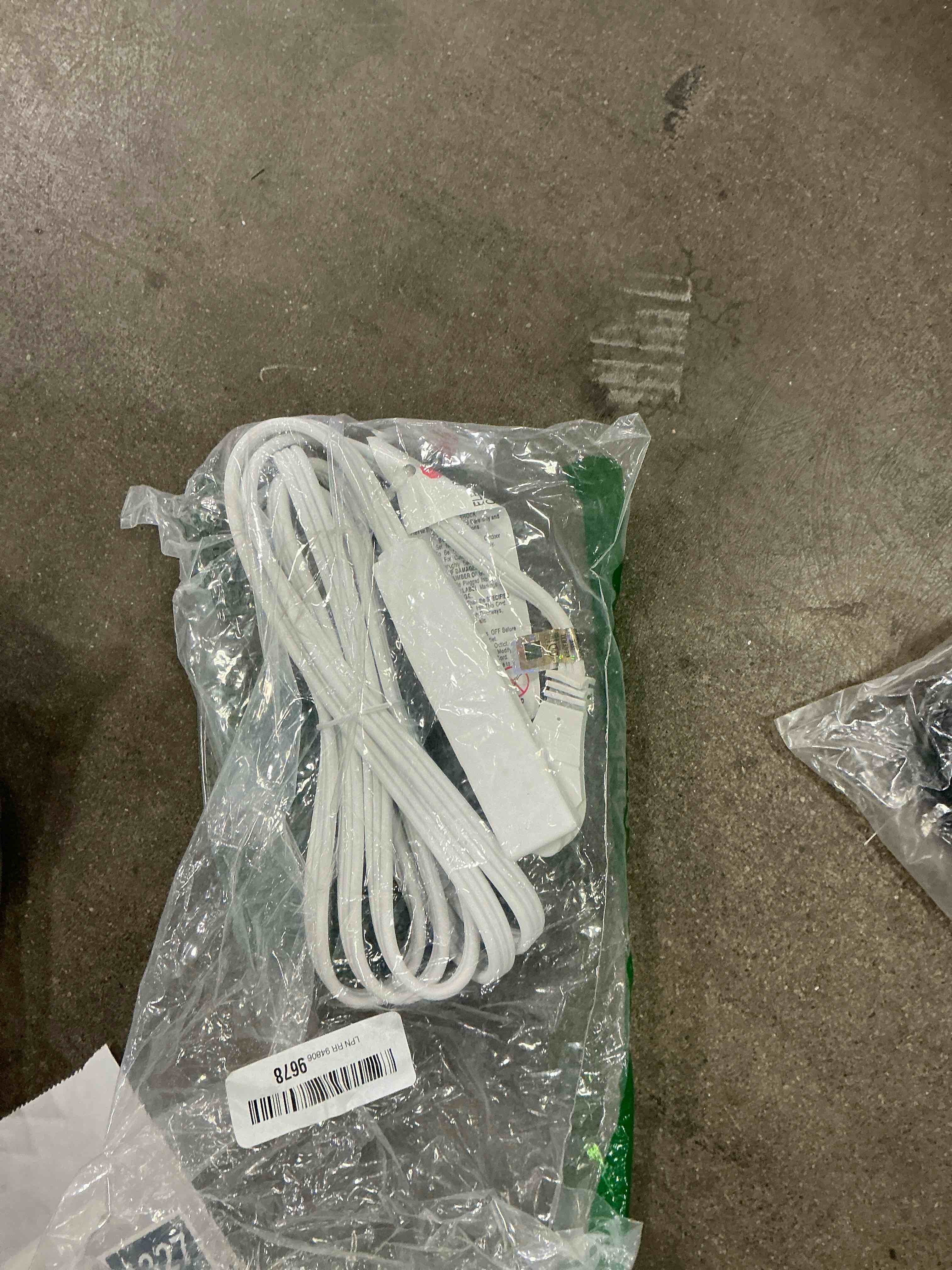 Condition photo showing Good Condition for BindMaster 8 Feet Extension Cord/Wire, 3 Prong Grounded, 3 outlets, Angled Flat Plug, White