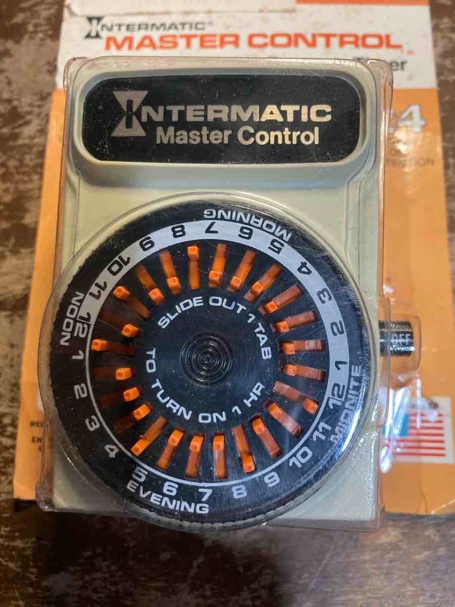 INTERMATIC MASTER CONTROL TIMER 24 HOUR MODEL D-811B Unused
