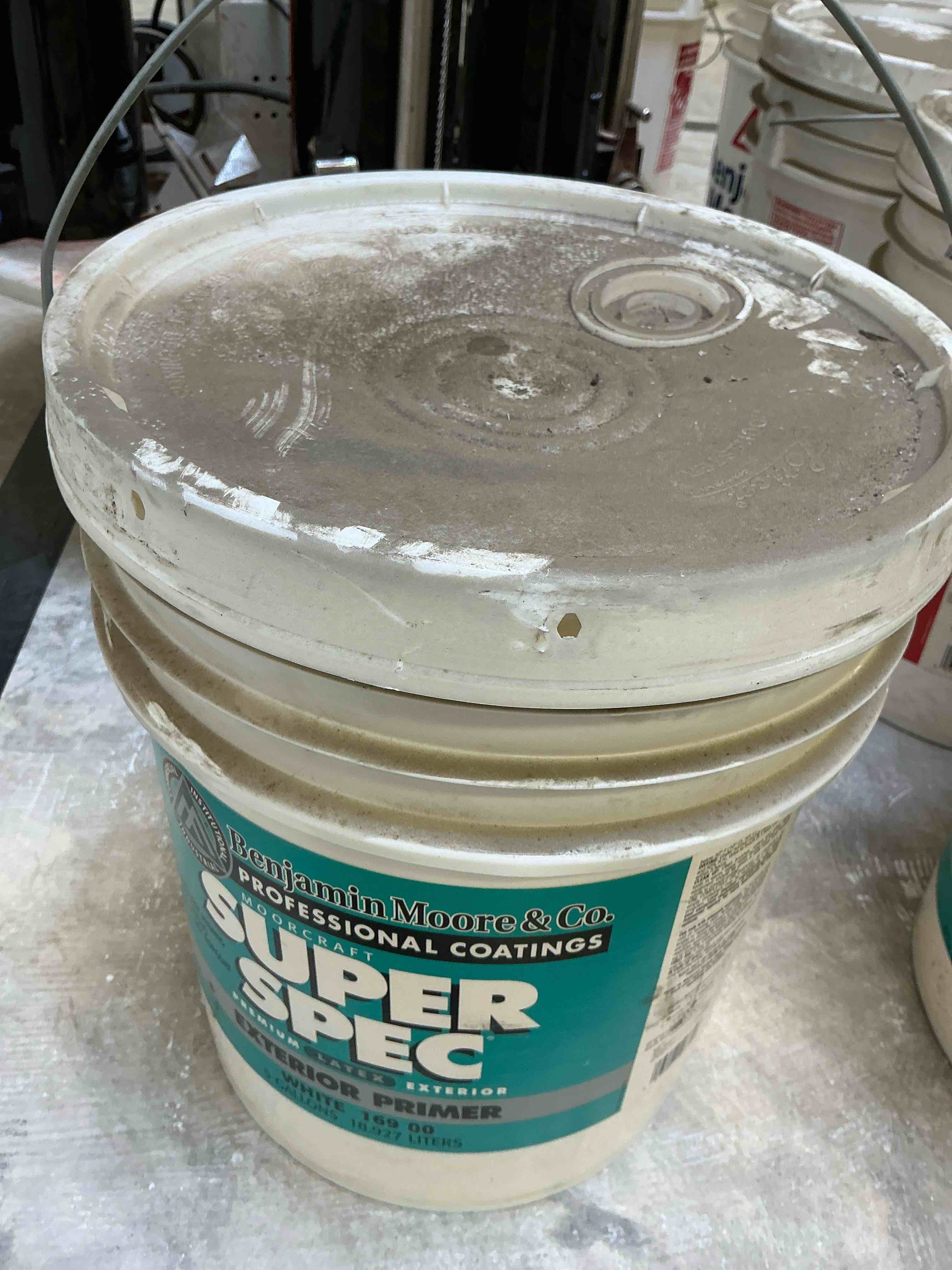 Benjamin Moore & Co professional Coatings SUPER SPEC White 169 00 5 Gallons 18.927 Liters 