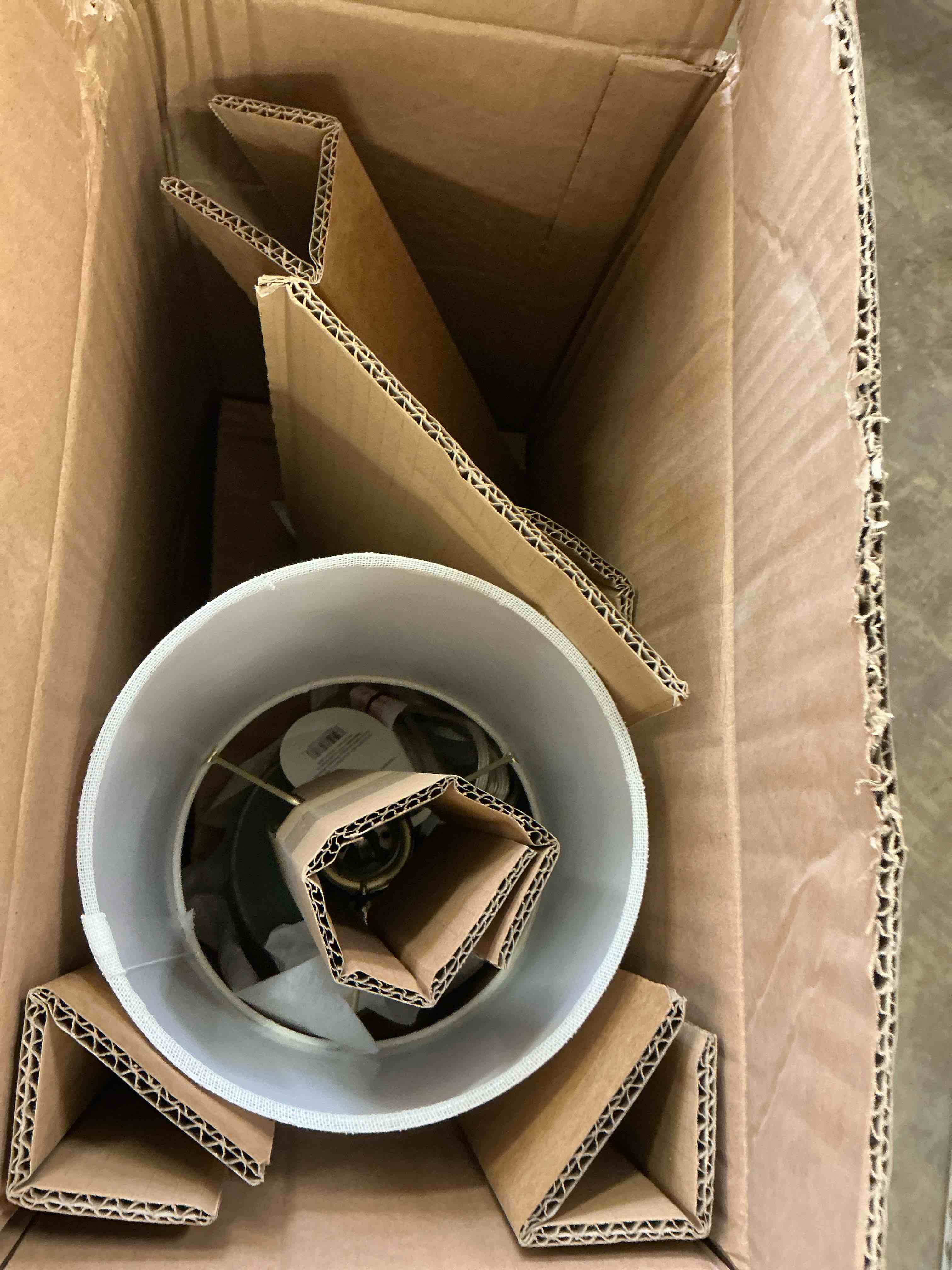 https://s3.amazonaws.com/lotting-images-prod/bidfta/GRA3671423_1757600814090.jpeg